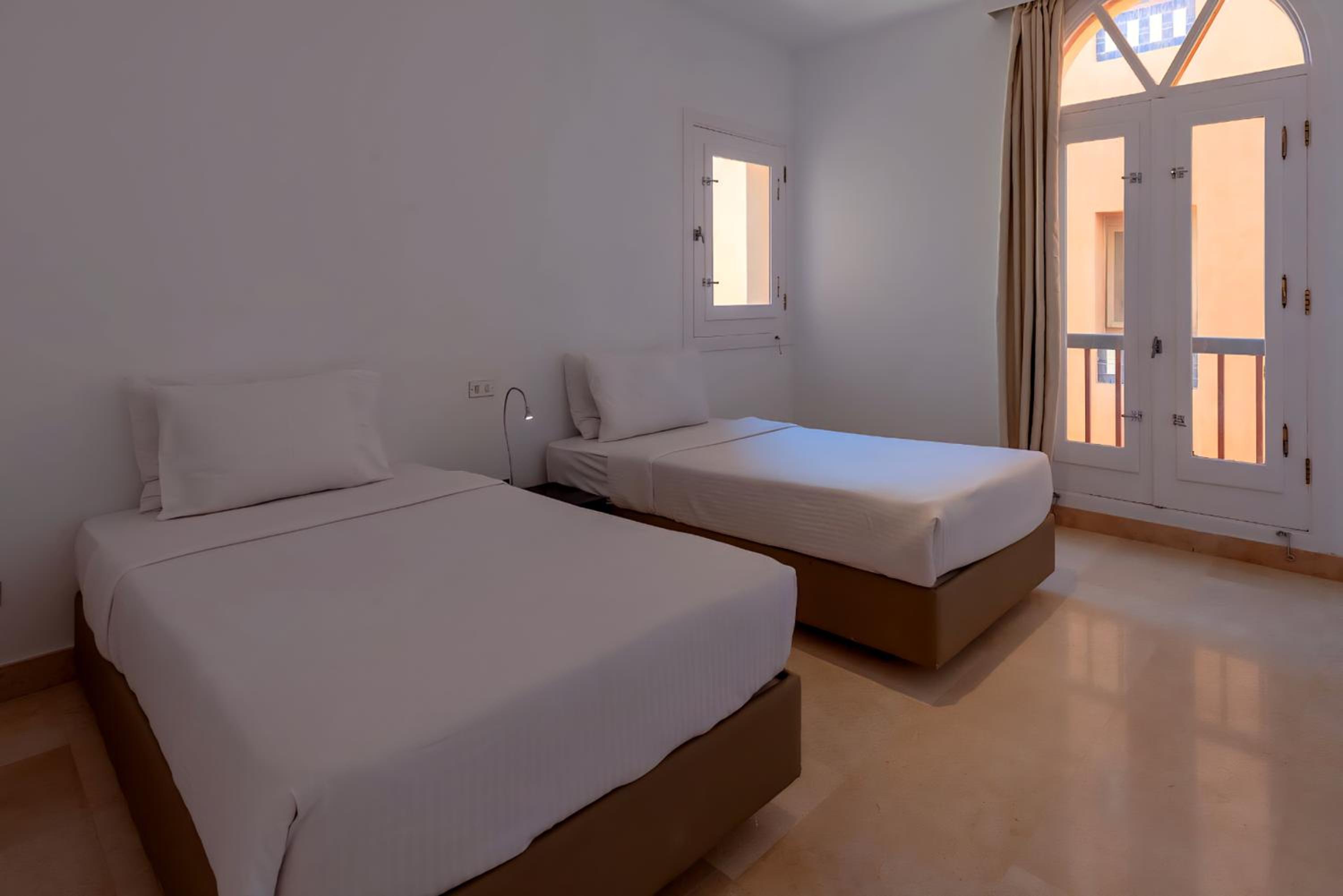 Three-Bedroom Apartment with Sea View photo 2