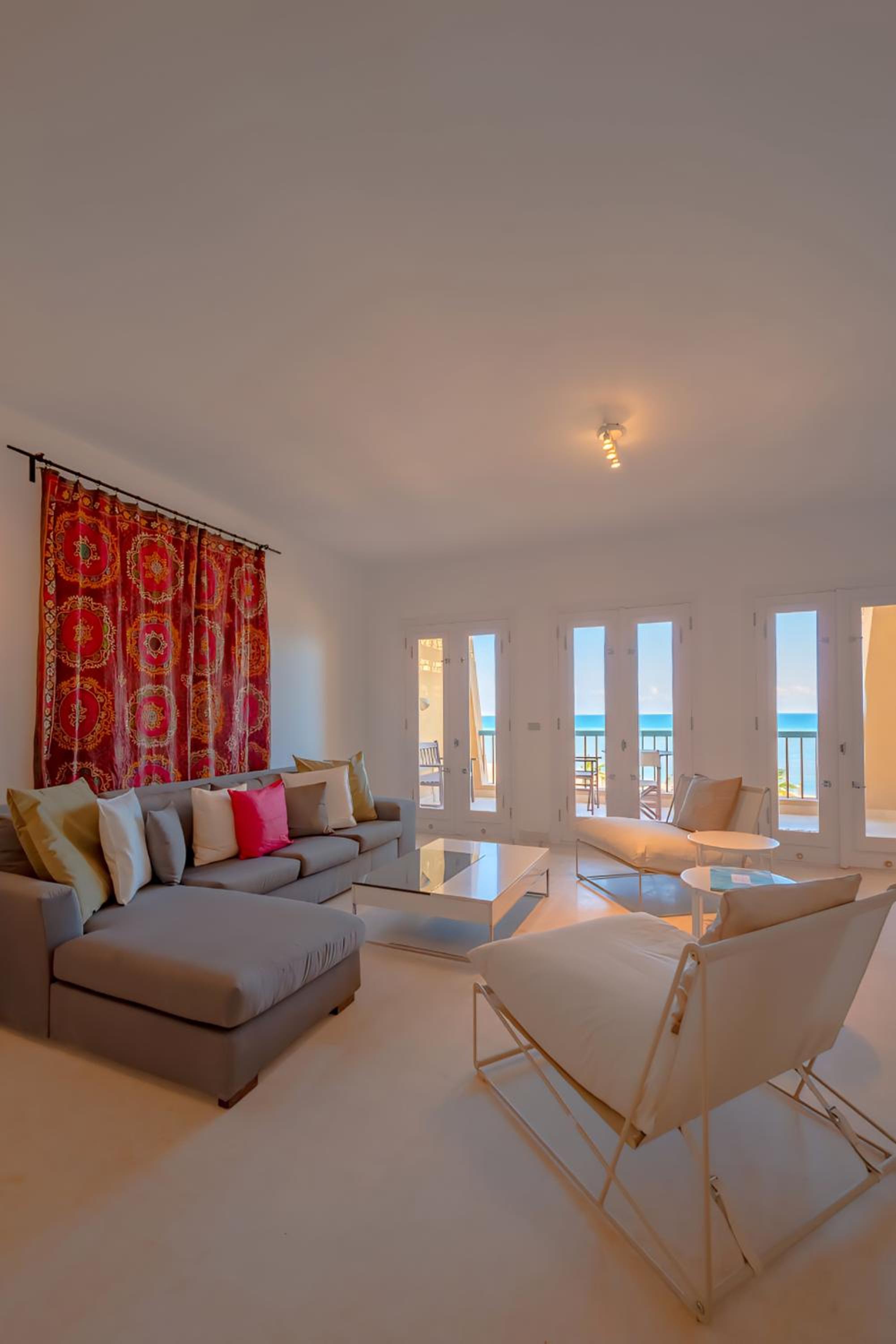 Three-Bedroom Apartment with Sea View photo 3