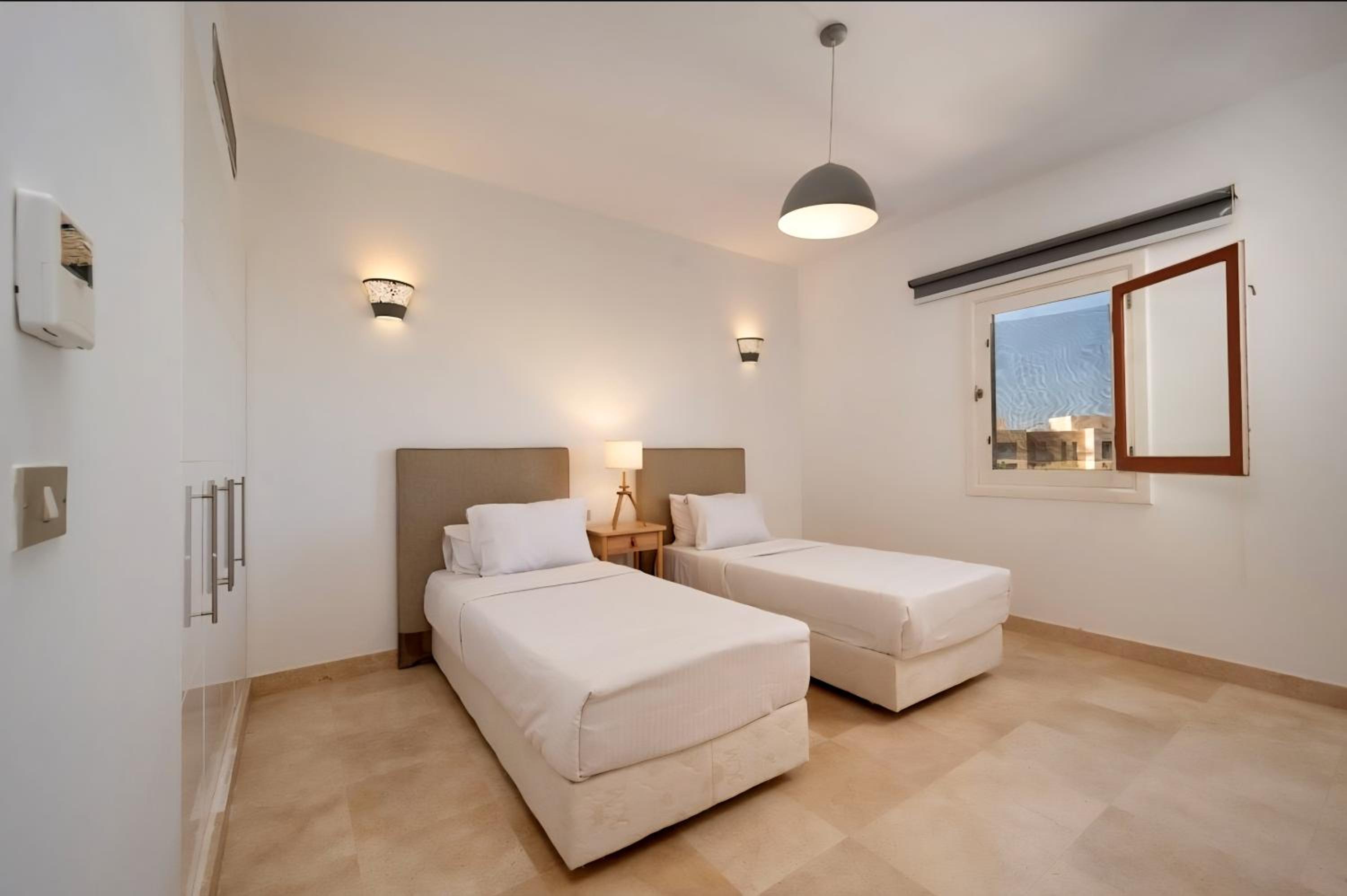 Three-Bedroom Apartment with Marina View photo 2