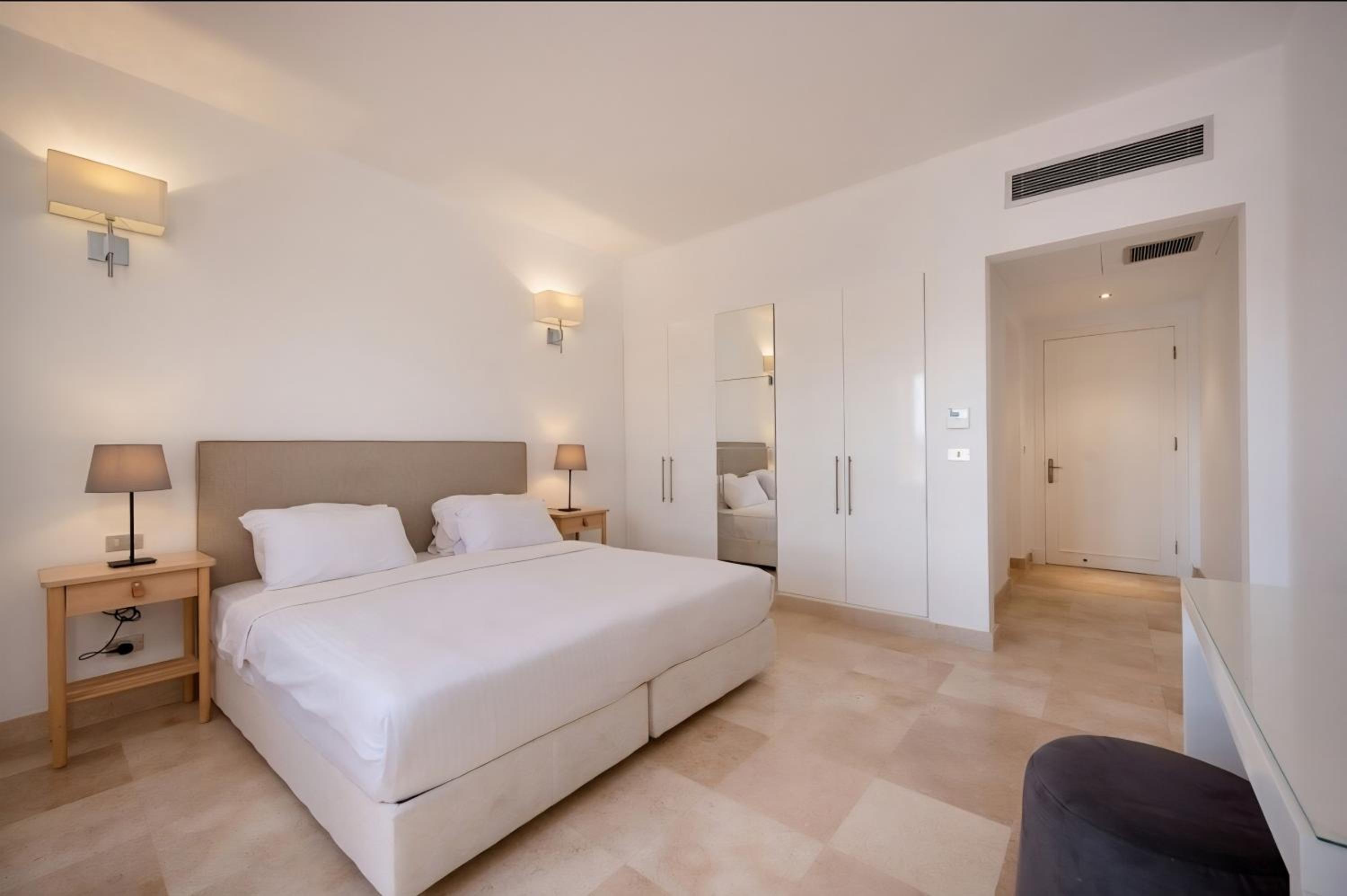 Three-Bedroom Apartment with Marina View photo 3