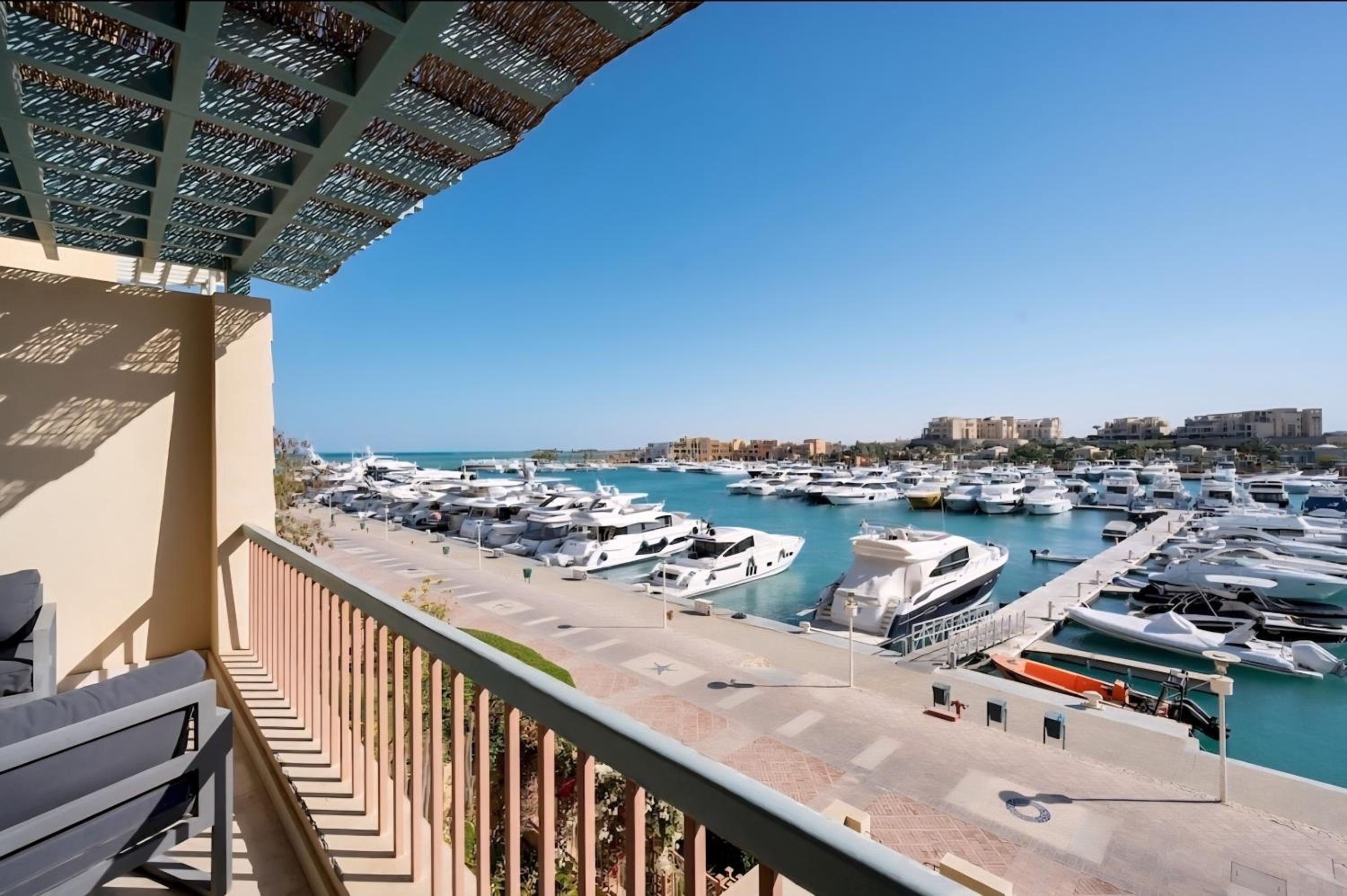 Three-Bedroom Apartment with Marina View photo 1