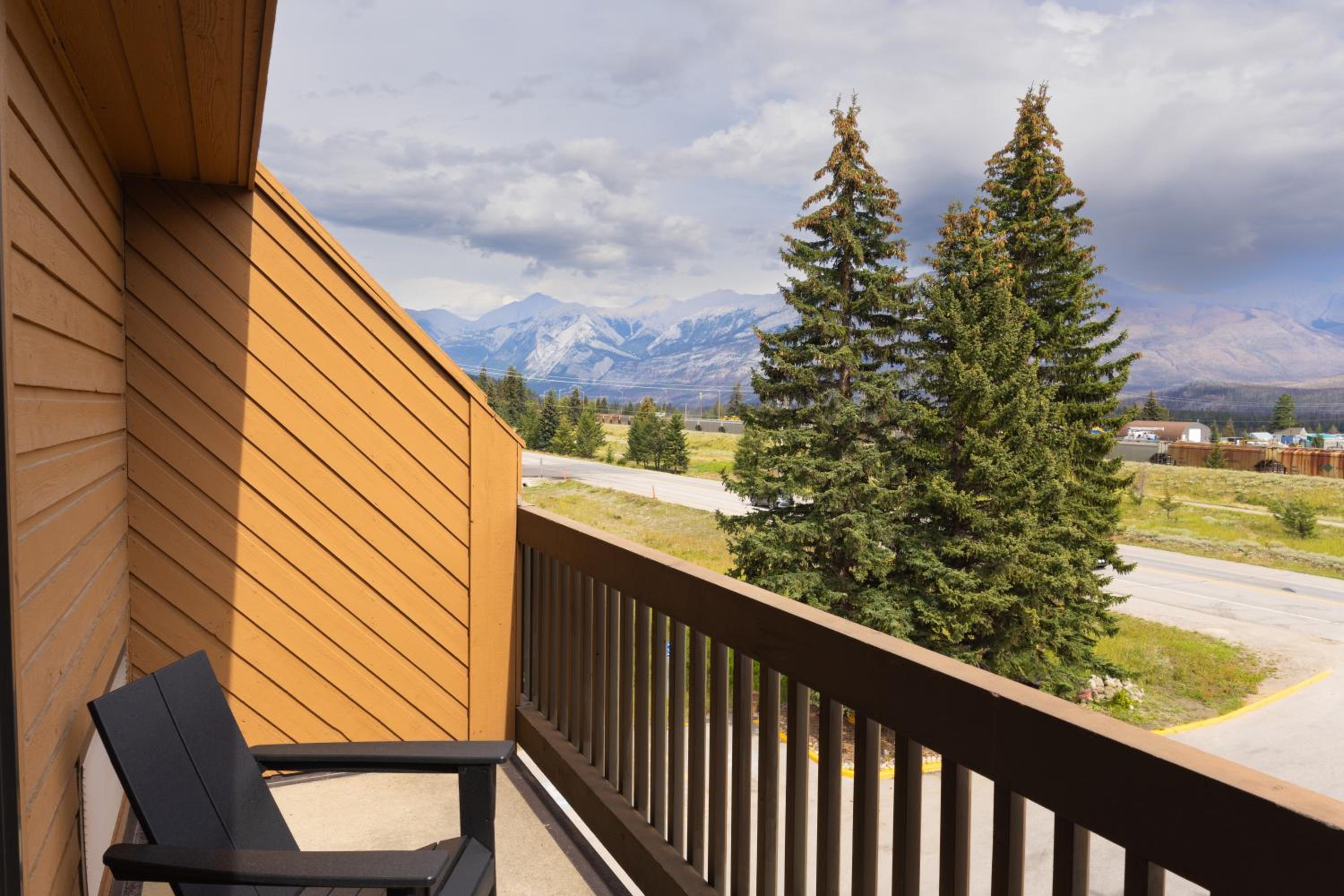 Woodland Balcony — 2 Queens - Photo 4