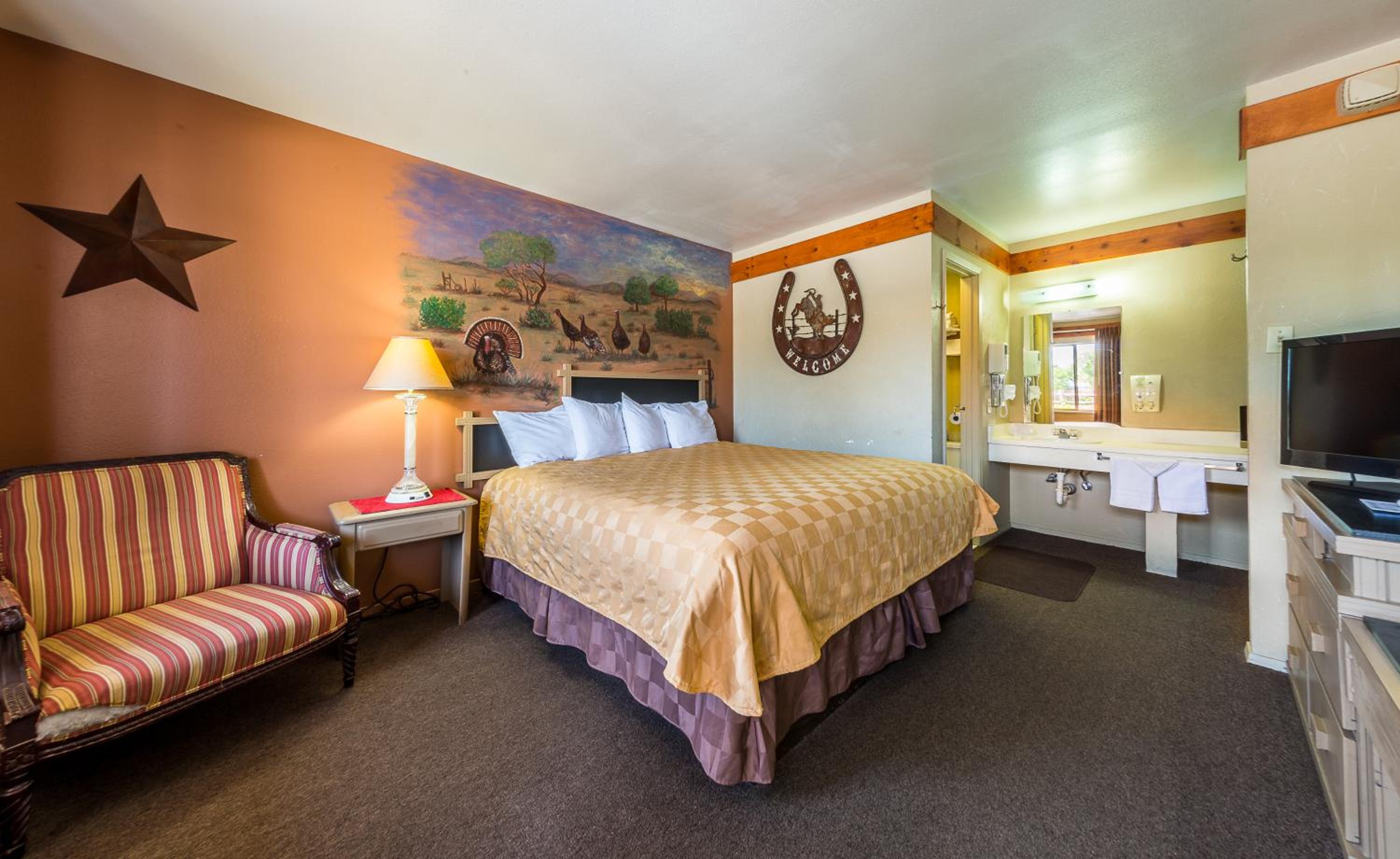 King Room - Non-Smoking - Photo 1