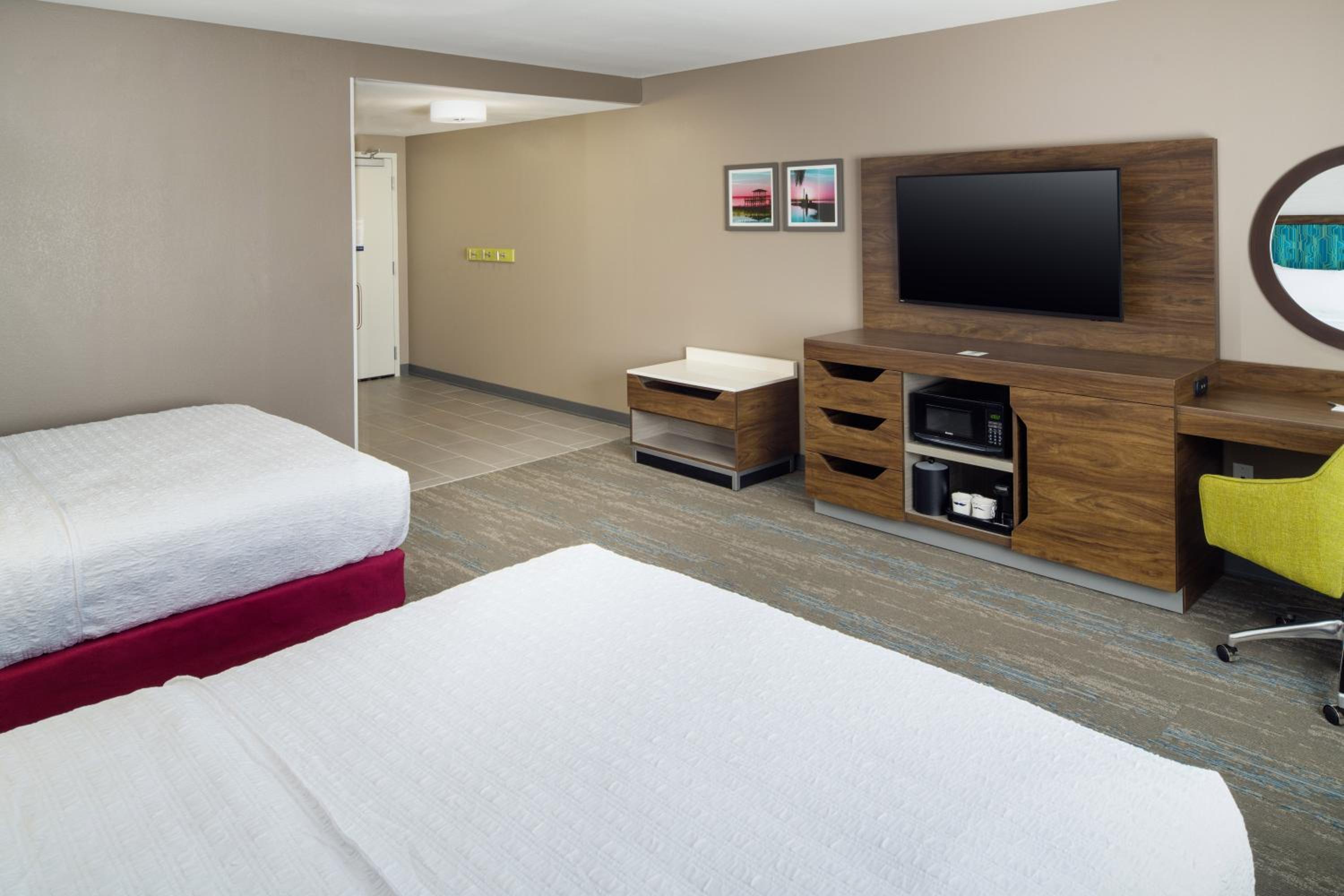 Queen Room With Two Queen Beds And Roll-In Shower - Mobility Access photo 2
