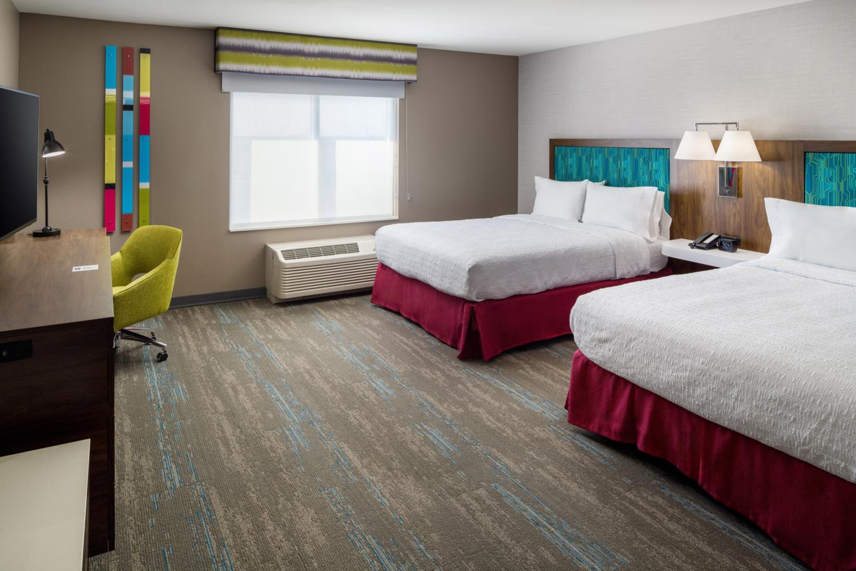 Queen Room With Two Queen Beds And Roll-In Shower - Mobility Access photo 3