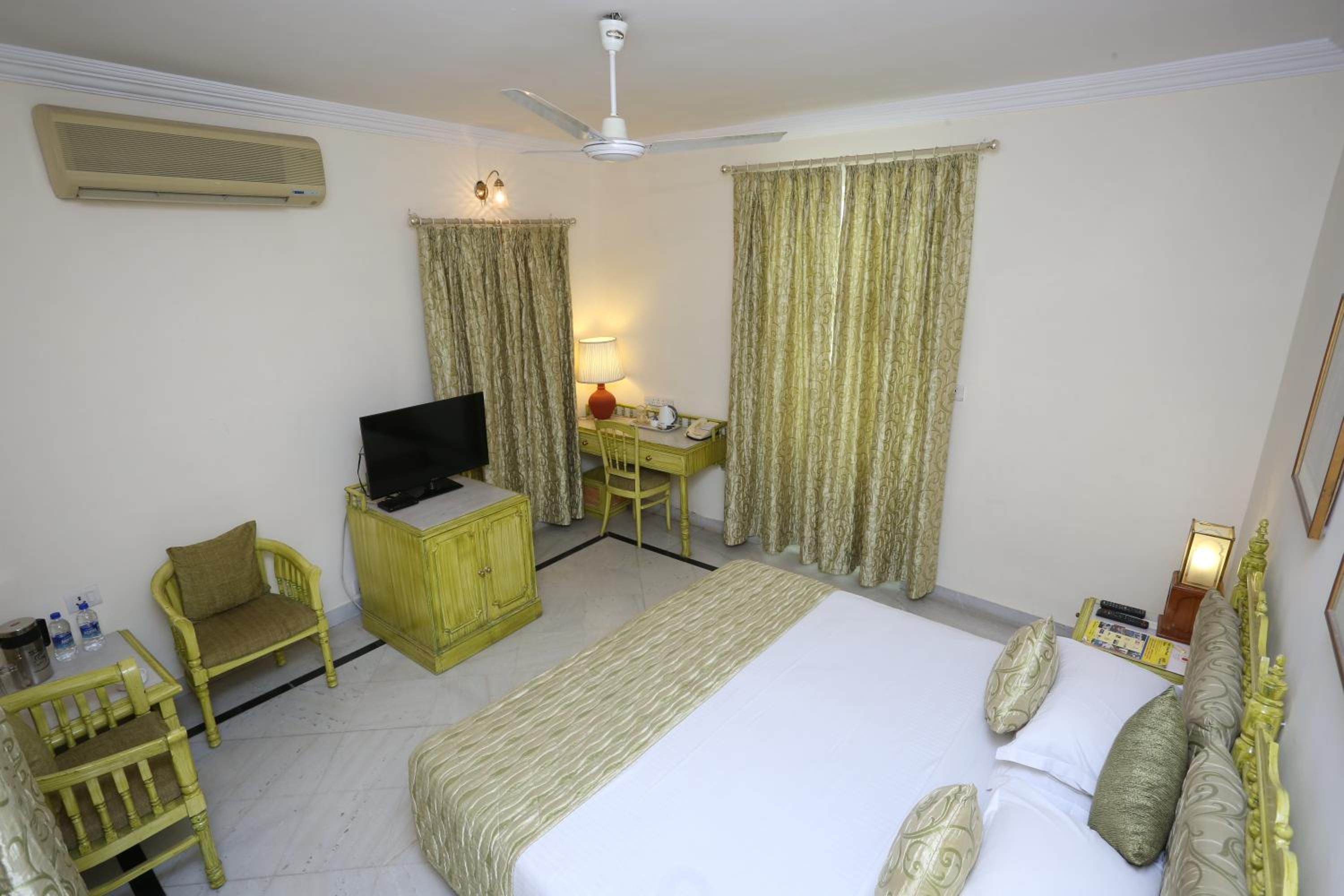 Standard Double Room photo 2