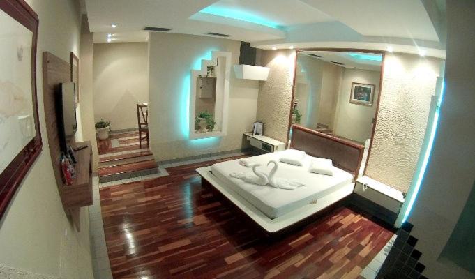 Deluxe Queen Suite photo 3