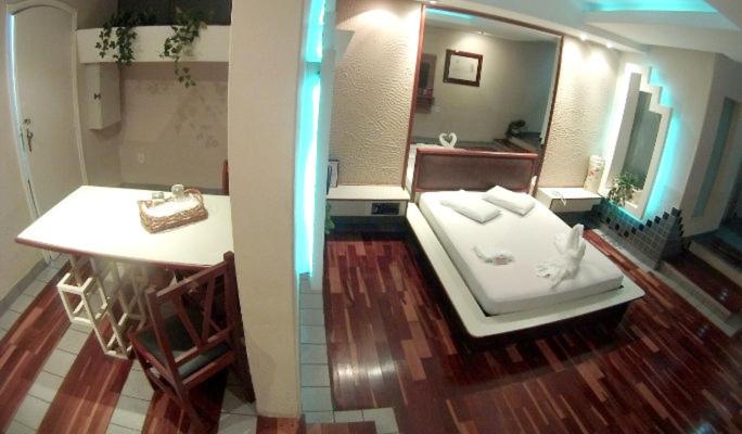 Deluxe Queen Suite photo 1