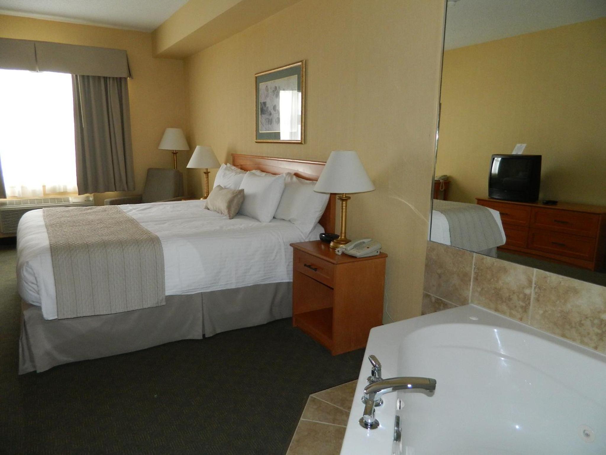 Deluxe King Room - Non-Smoking - Photo 1