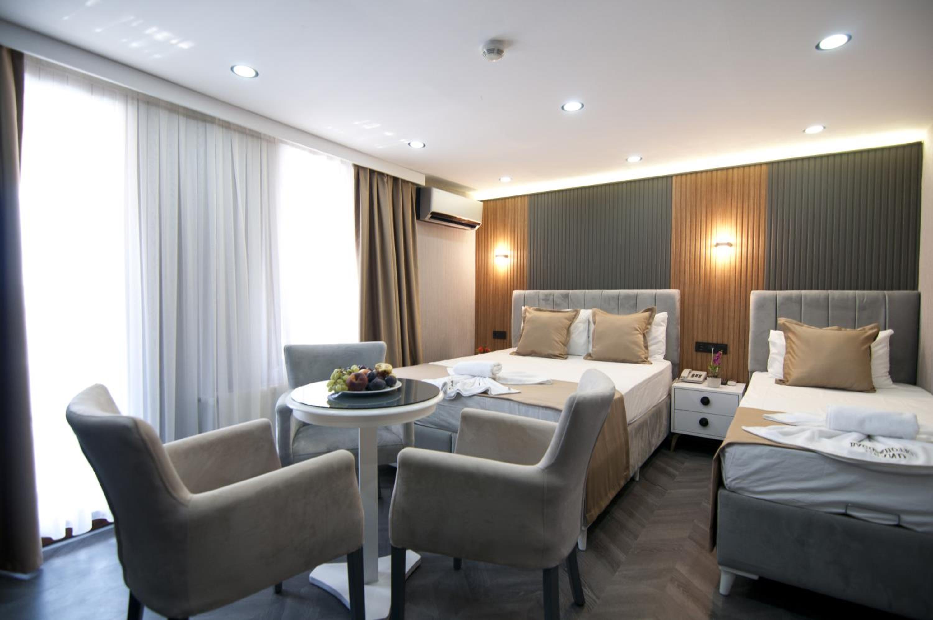 Standard Triple Room photo 2