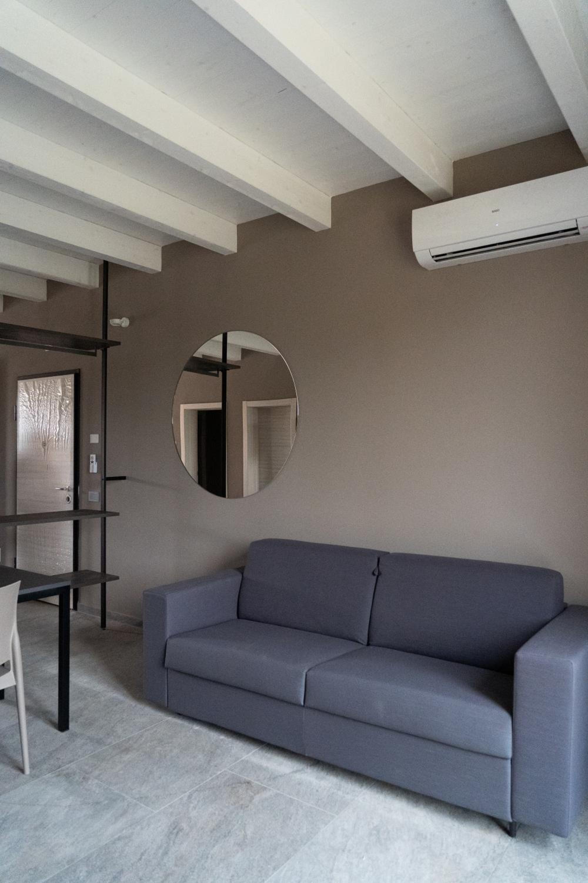 Deluxe One-Bedroom Apartment