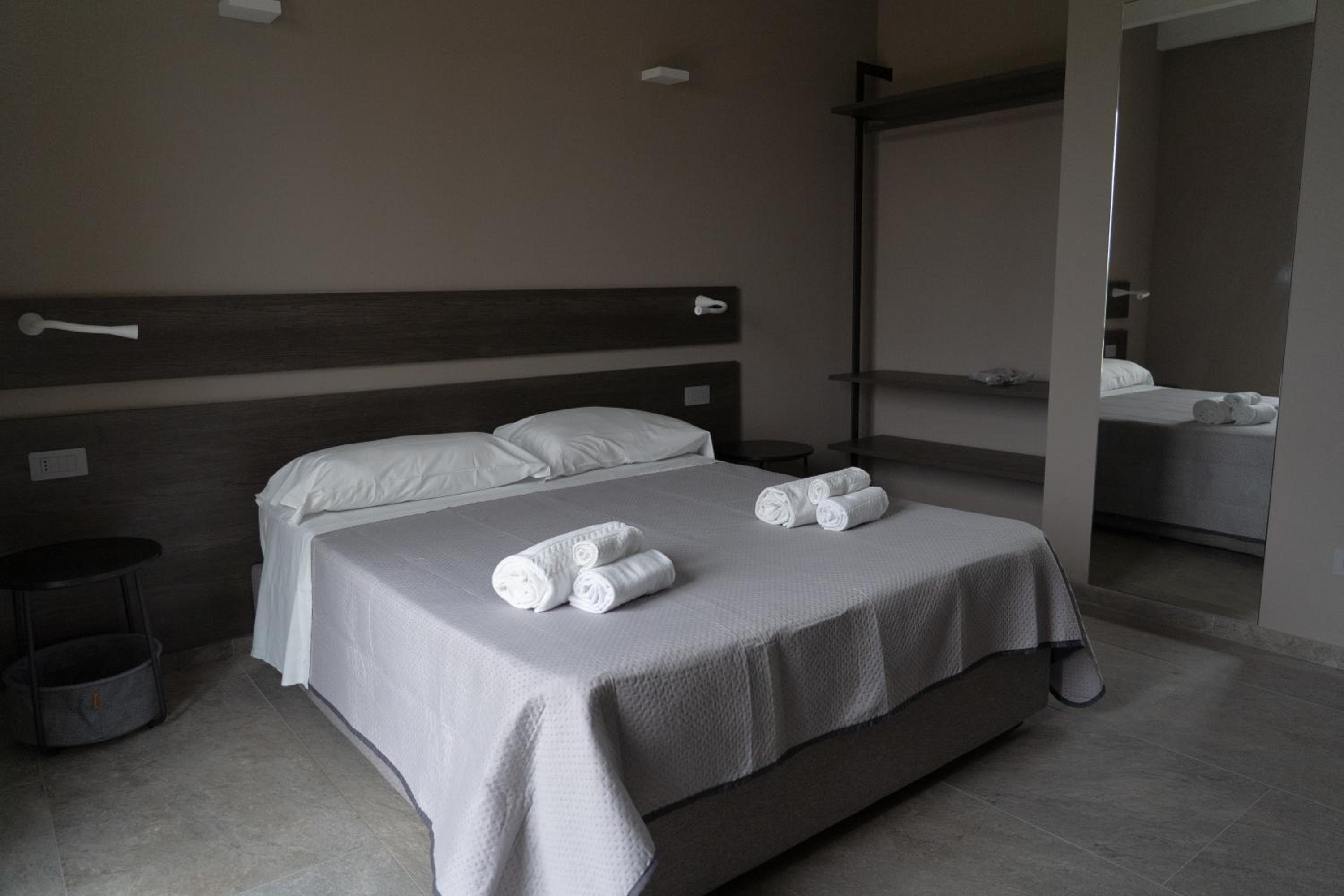 Deluxe One-Bedroom Apartment