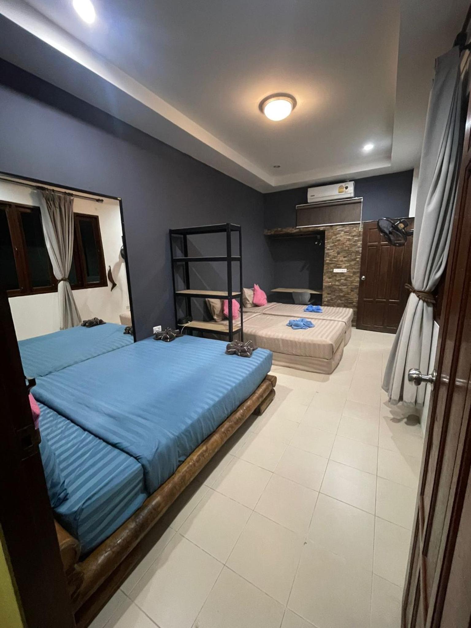 Bed in 6-Bed Dormitory Room photo 1