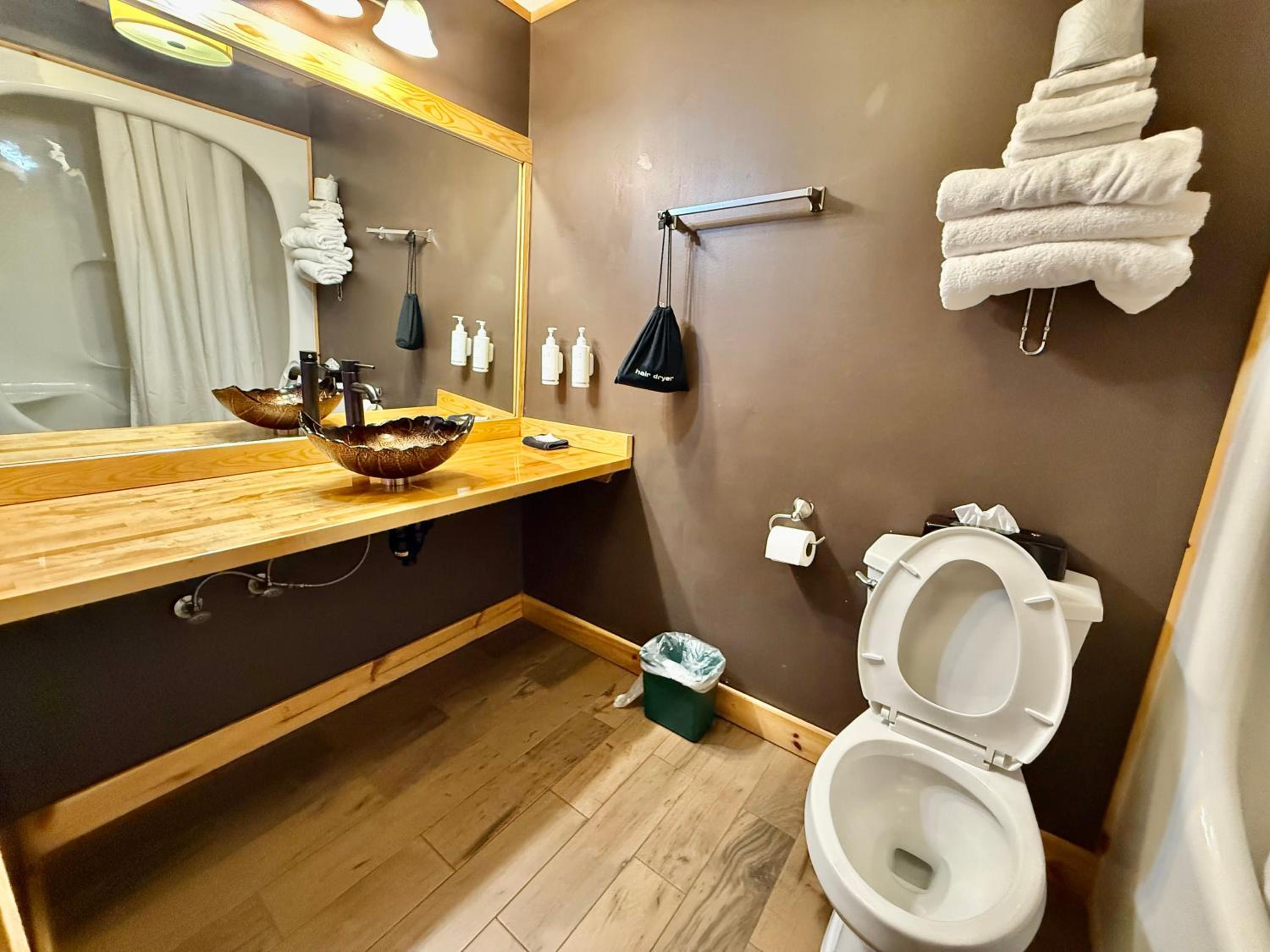 Queen Room - Non Smoking photo 3