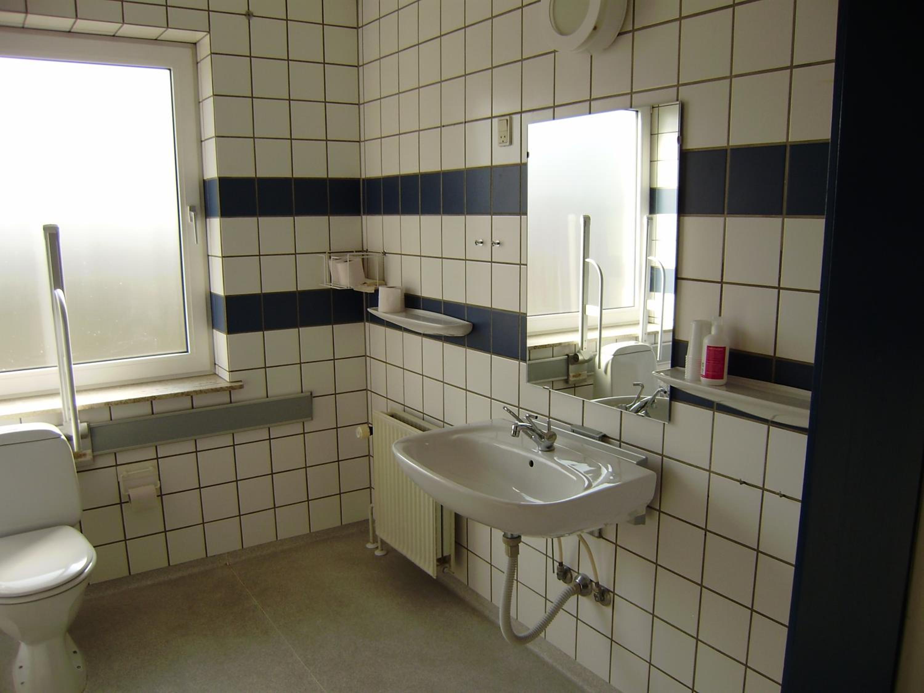 Twin Room with Shared Bathroom photo 3