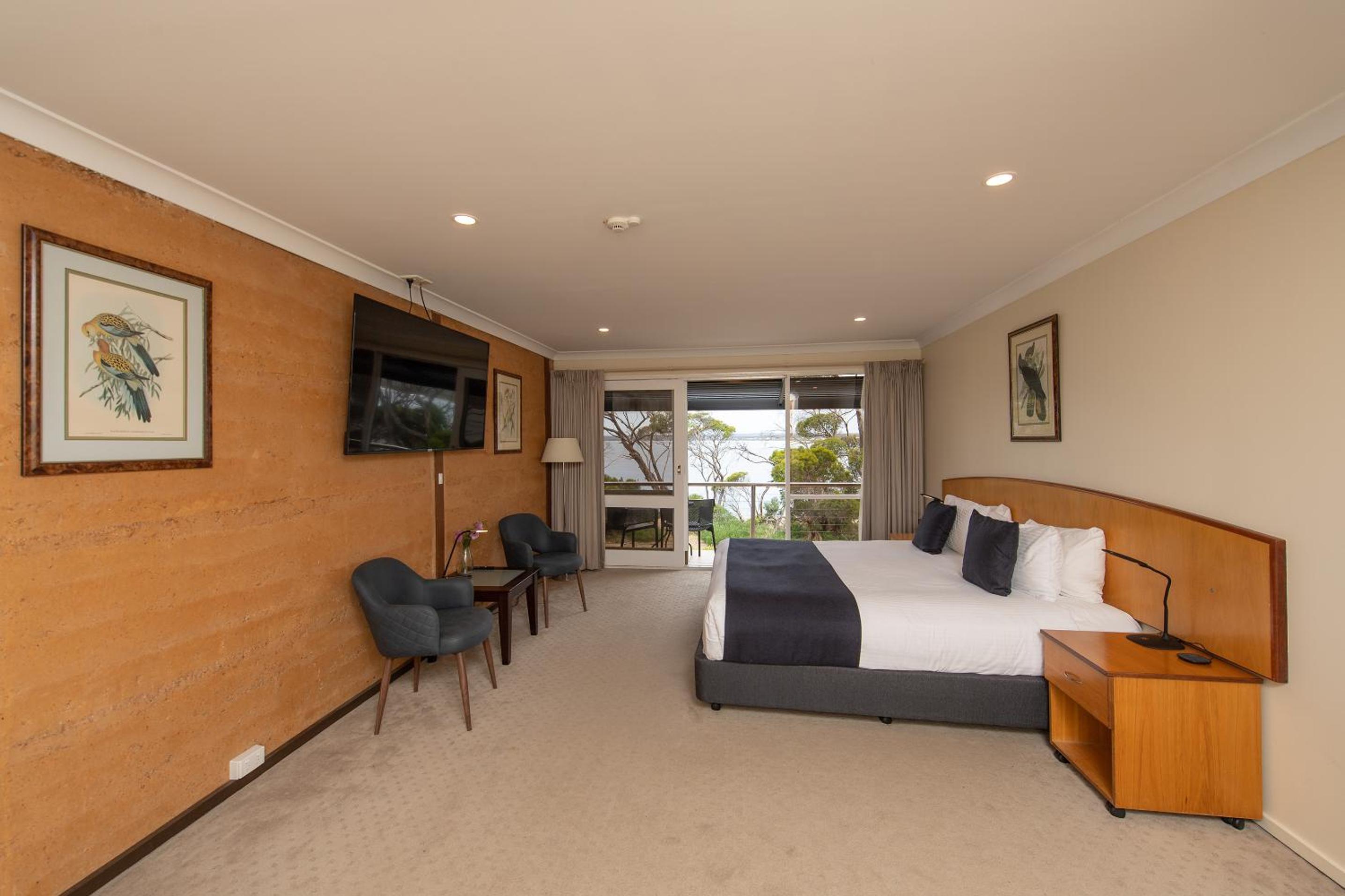 Luxury Villa with One King Bed - Photo 14