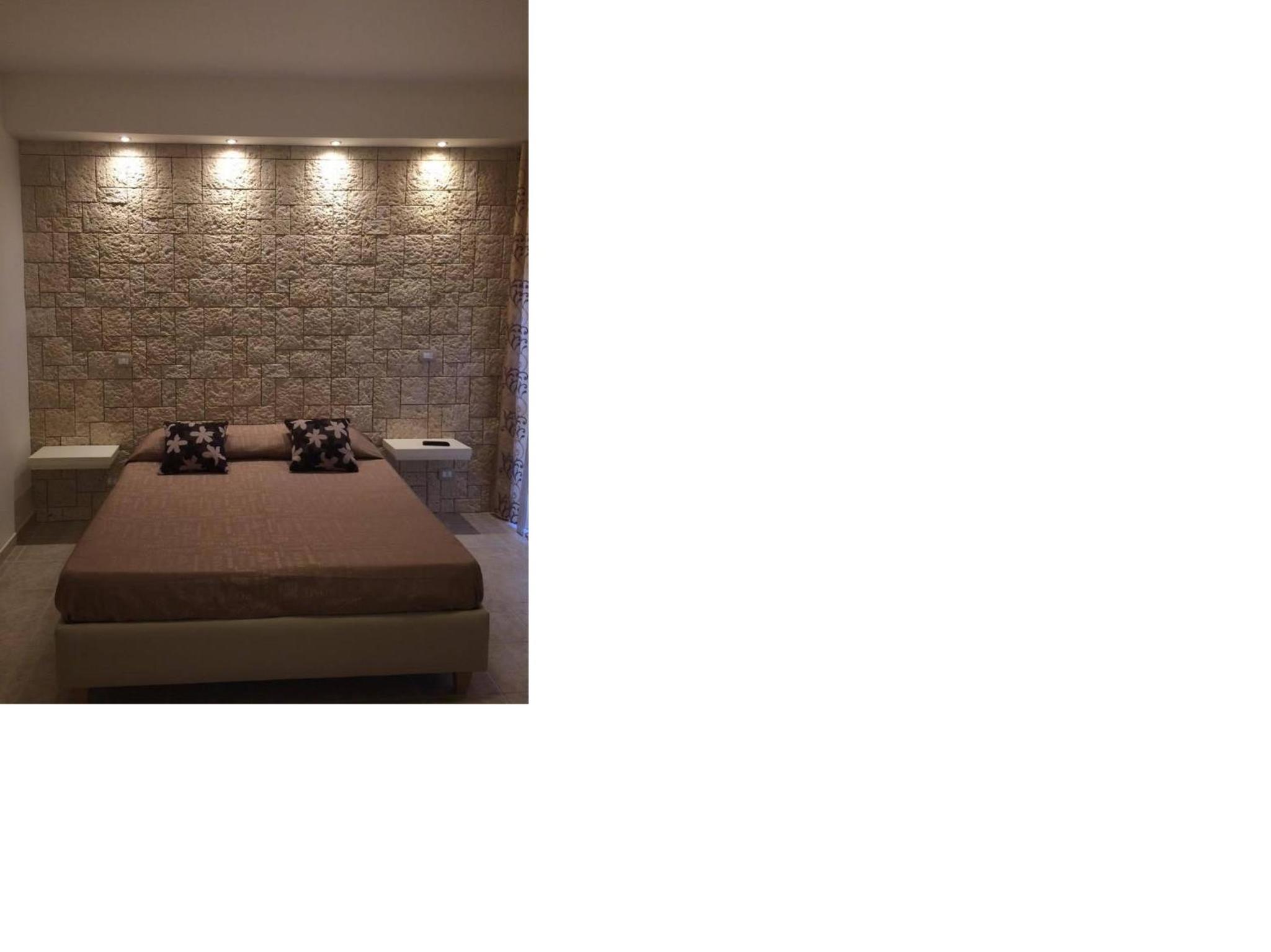 Budget Double Room - Photo 1