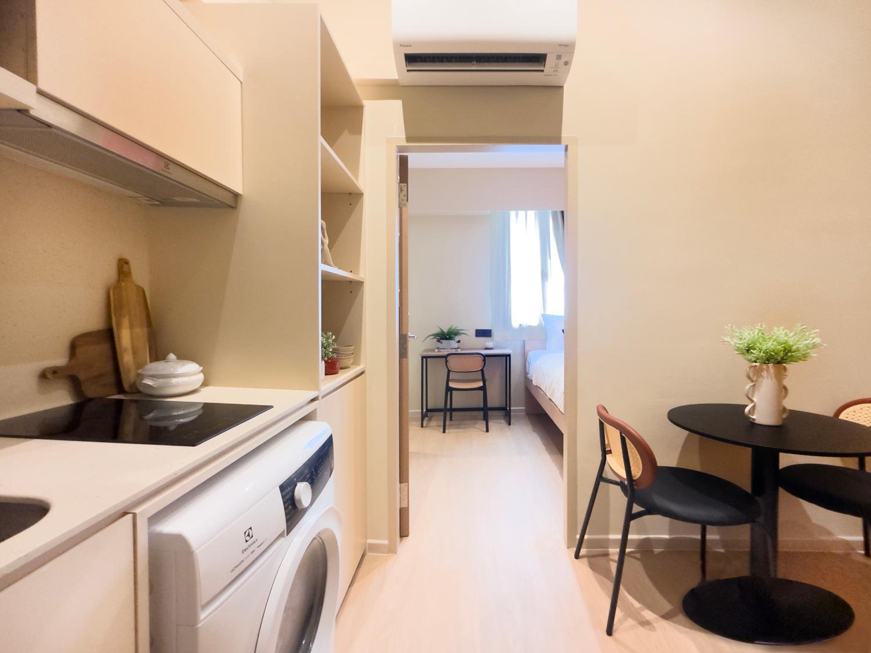Single Studio photo 2