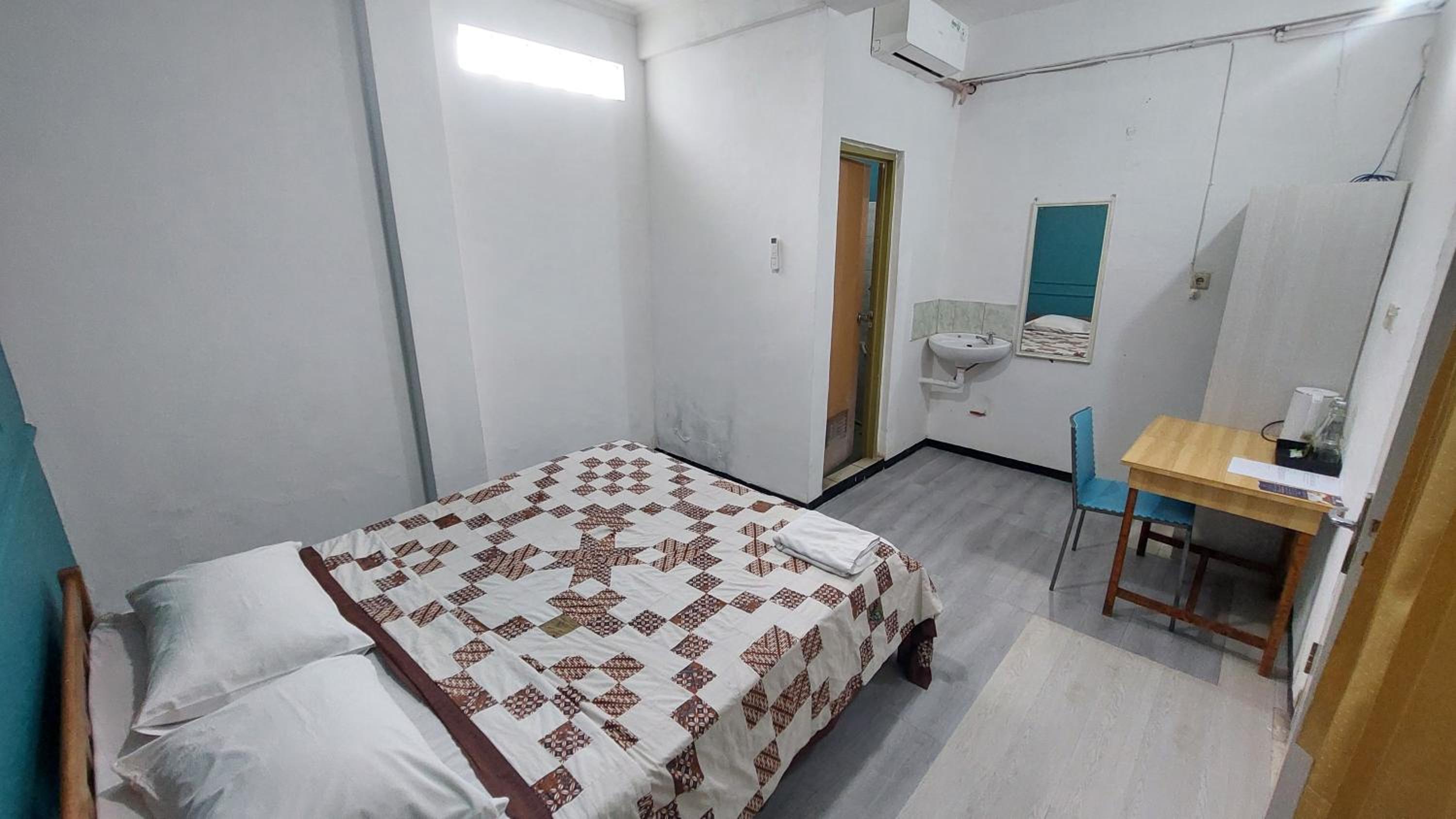 Economy Double Room photo 2