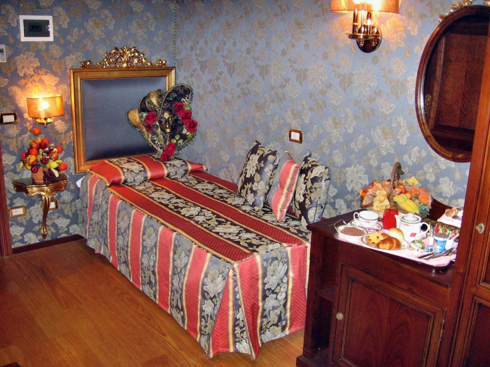 Single Room photo 3