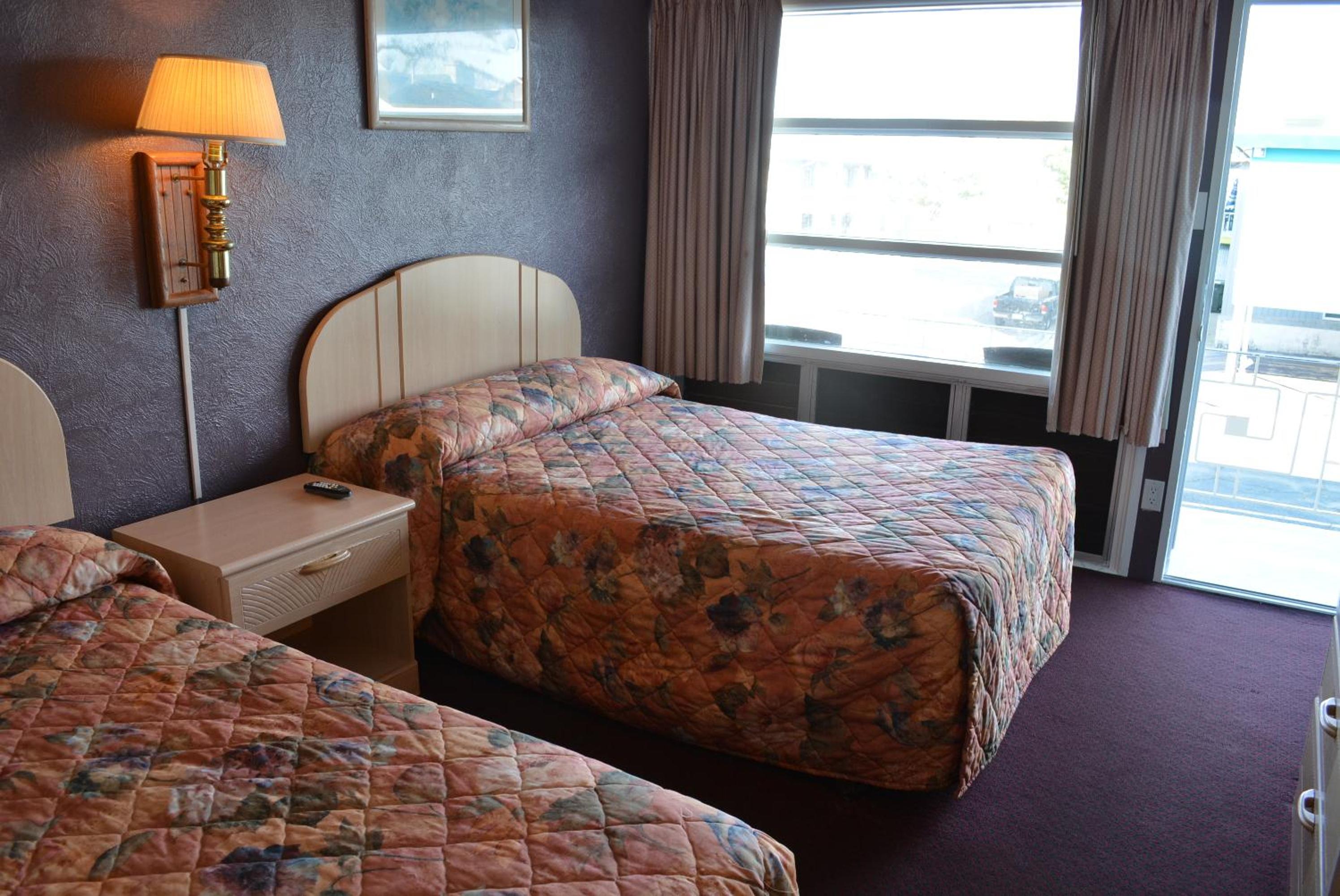 Standard Room with Two Double Beds photo 1