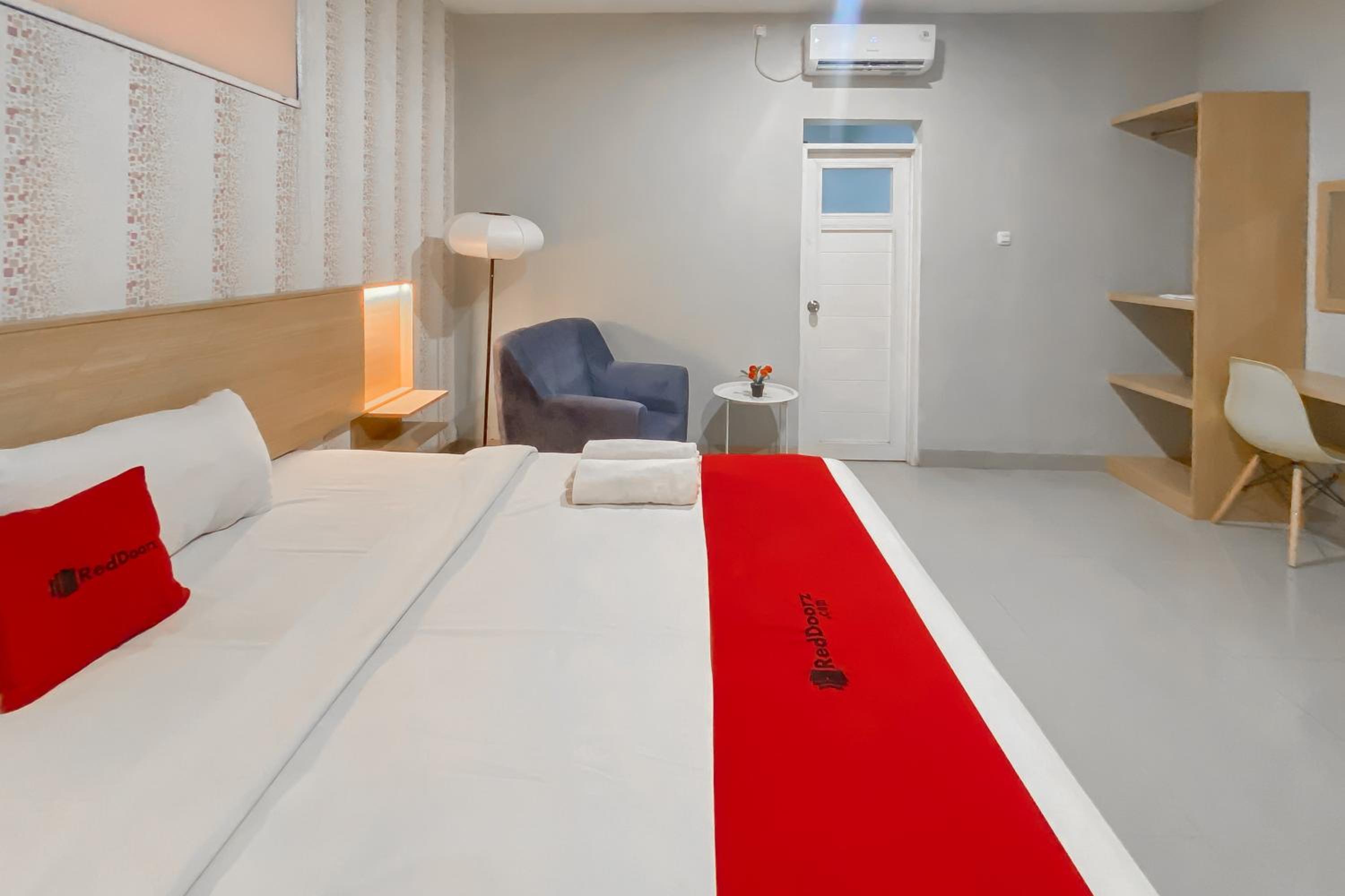 Suite - Photo 1
