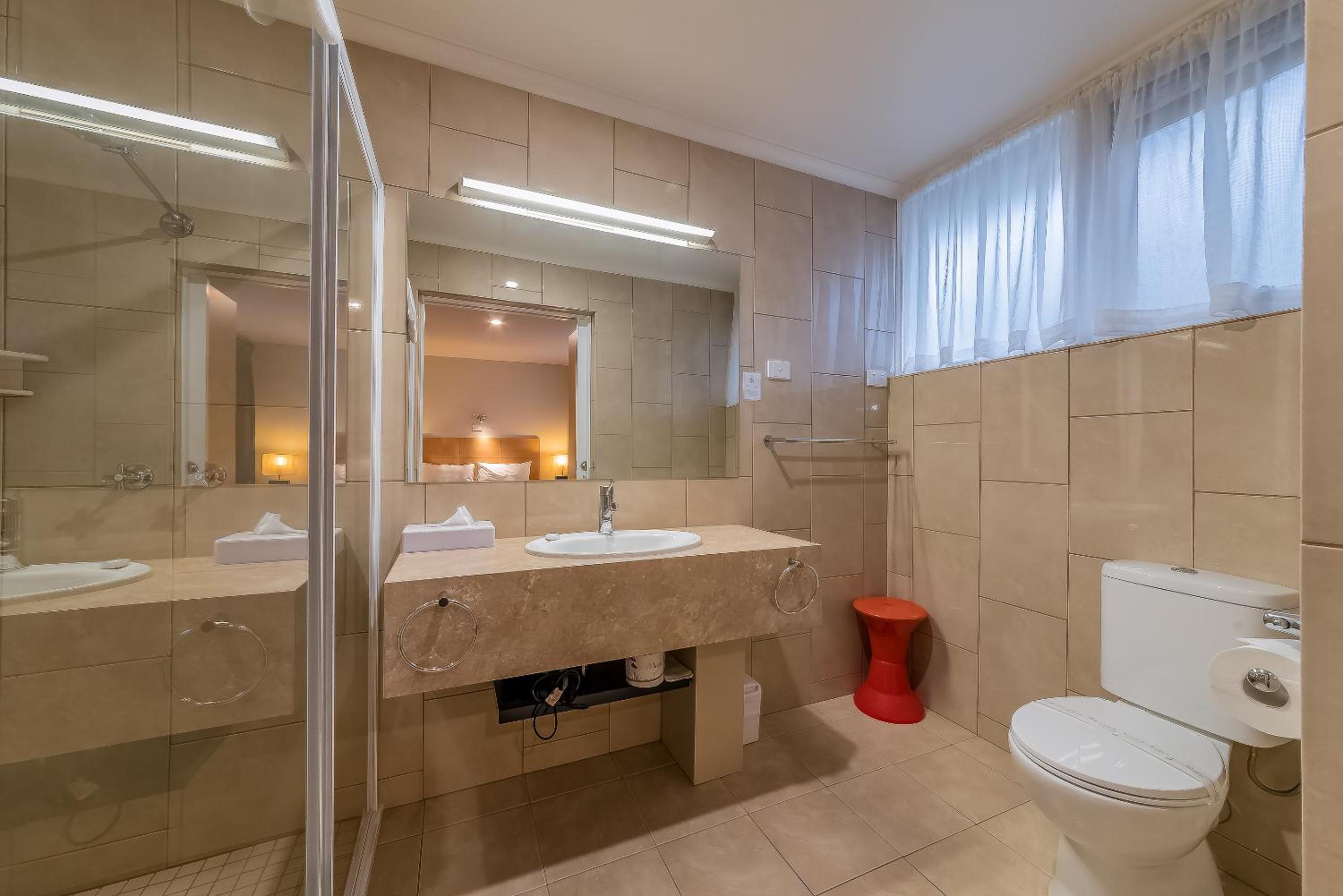 One-Bedroom Suite photo 2