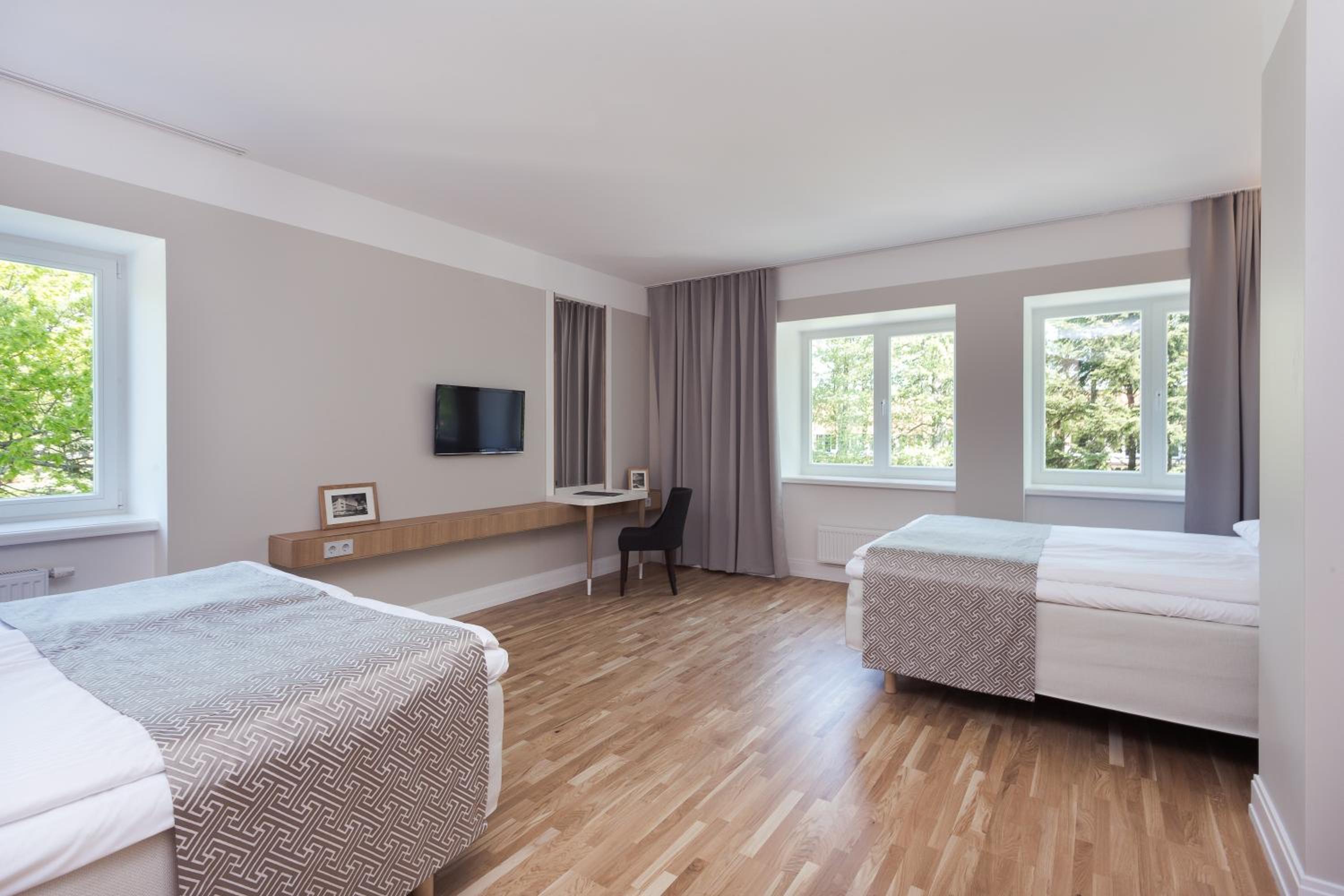 Deluxe Family Room