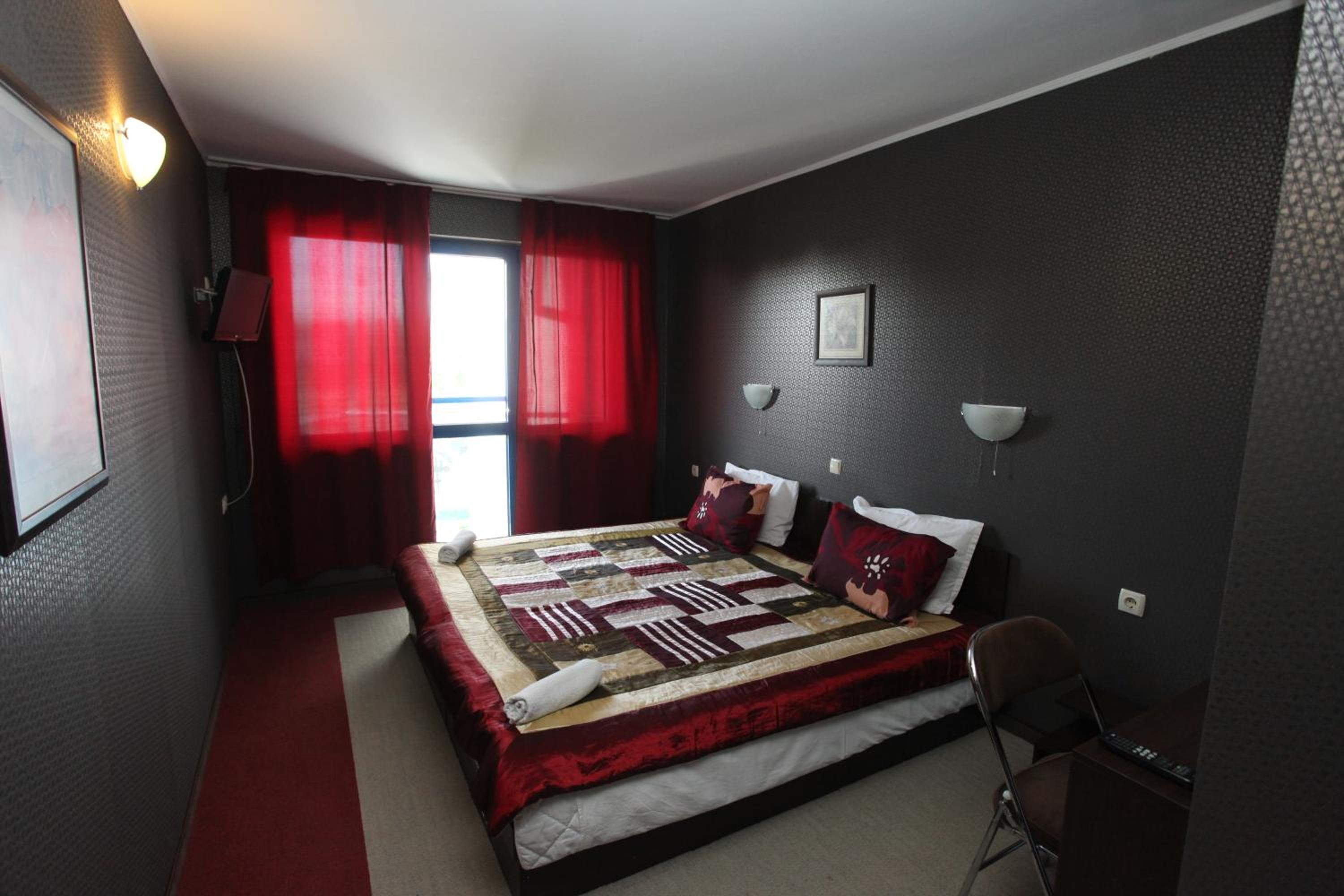 Double or Twin Room - Photo 4