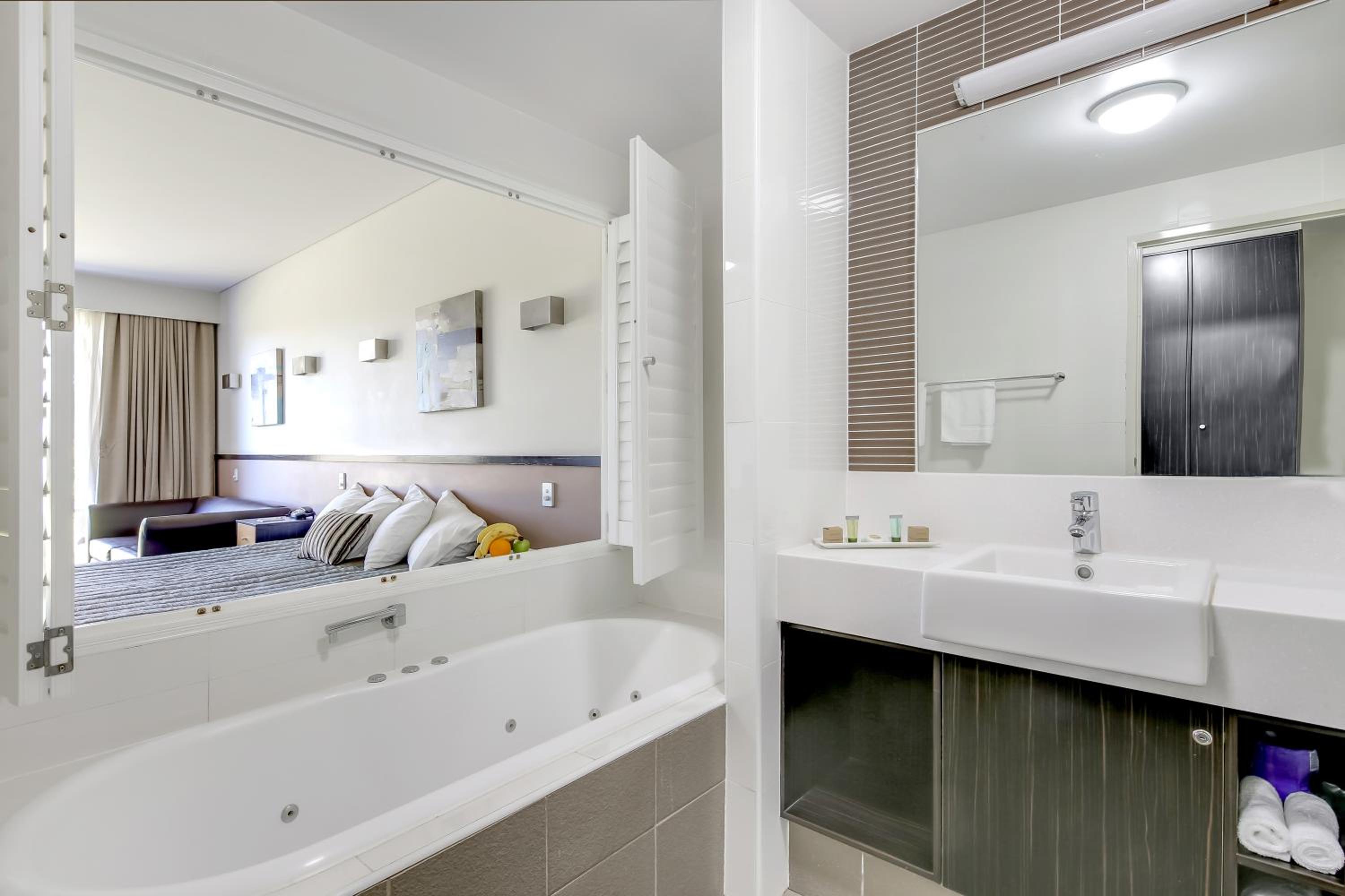 King Room with Spa Bath photo 2