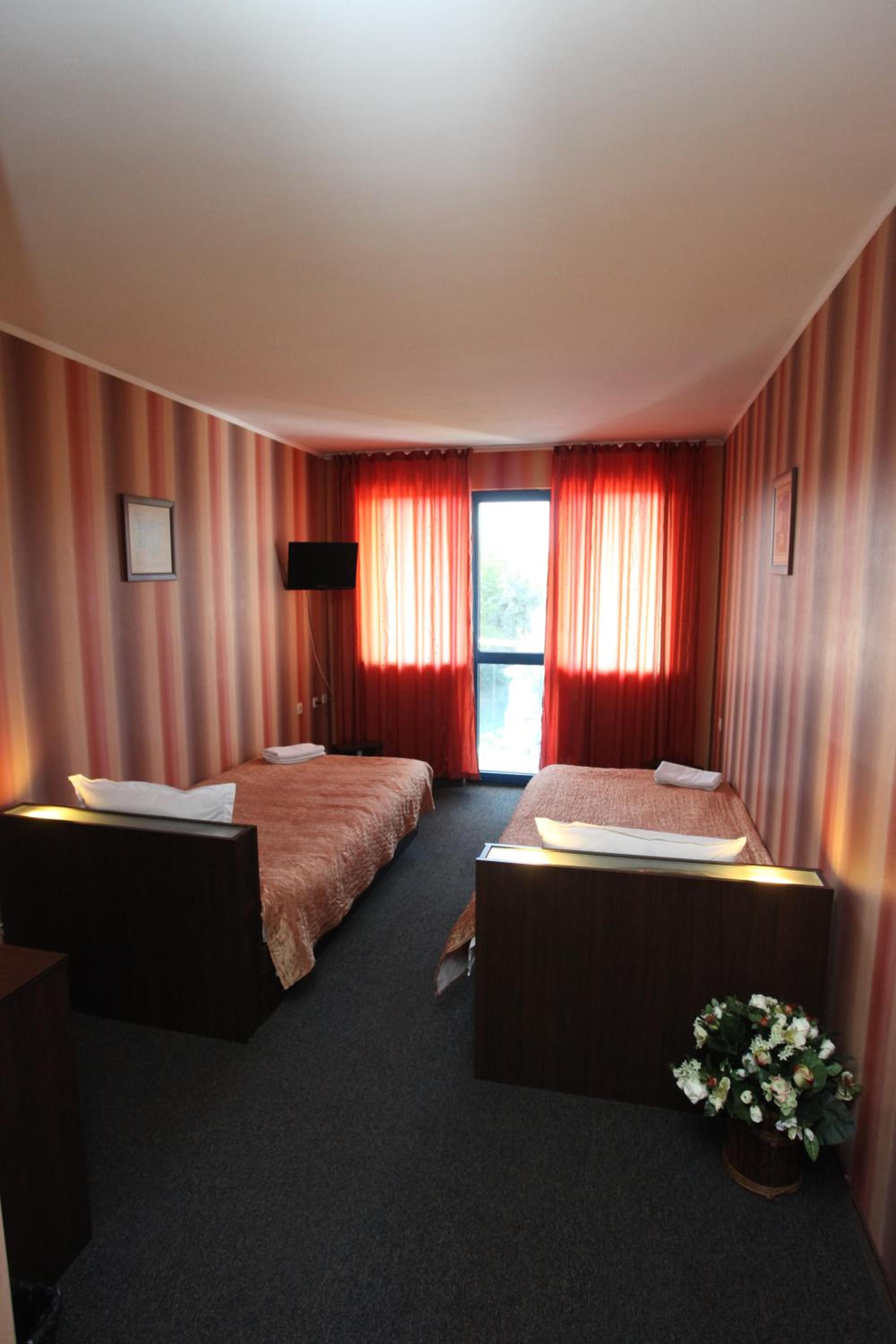 Double or Twin Room - Photo 7