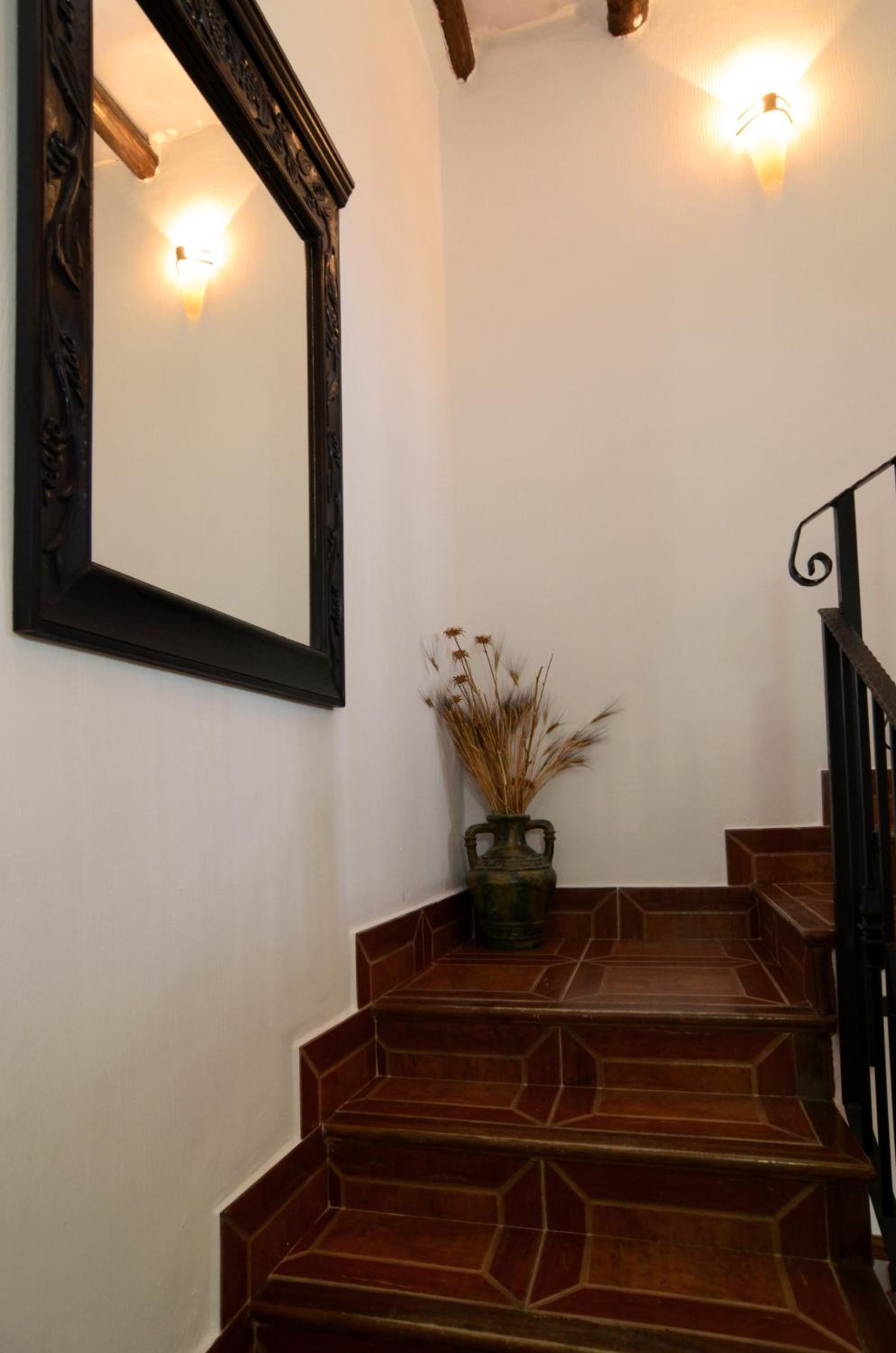 Six-Bedroom House photo 2