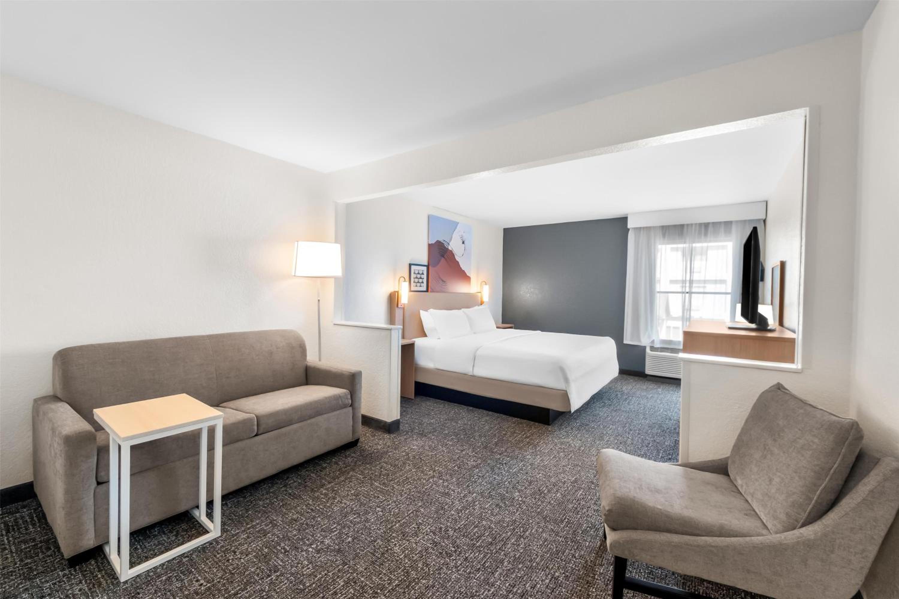 King Room with Sofa Bed - Non-Smoking - Photo 1