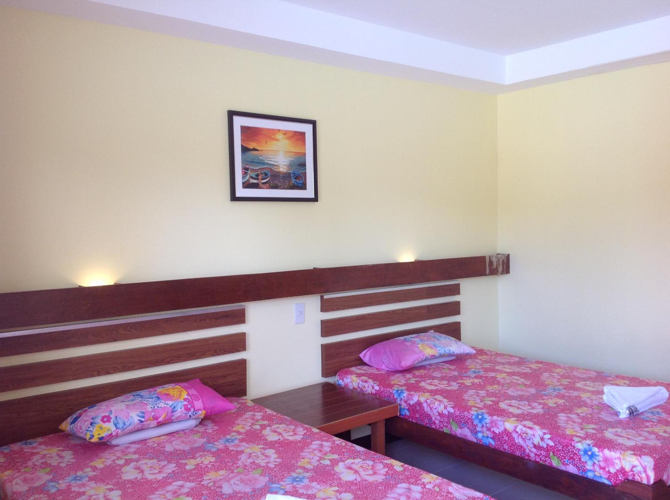 Twin Room with Pool View - Photo 4