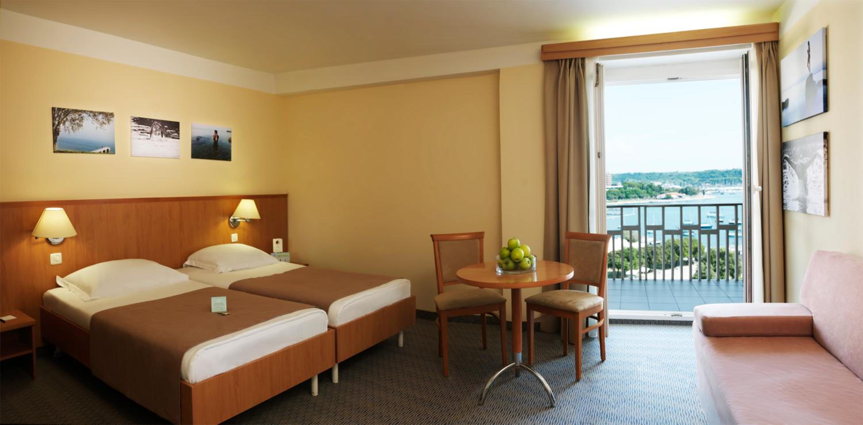 Family Room with Sea View and Balcony (2 adults + 1 child)