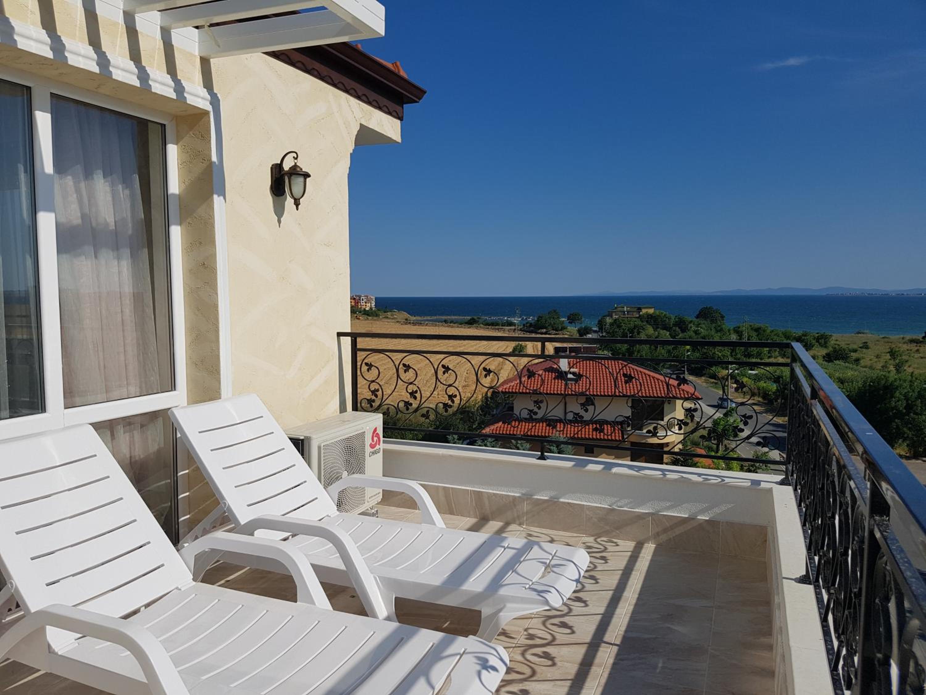 Deluxe Double Room with Balcony and Sea View photo 2