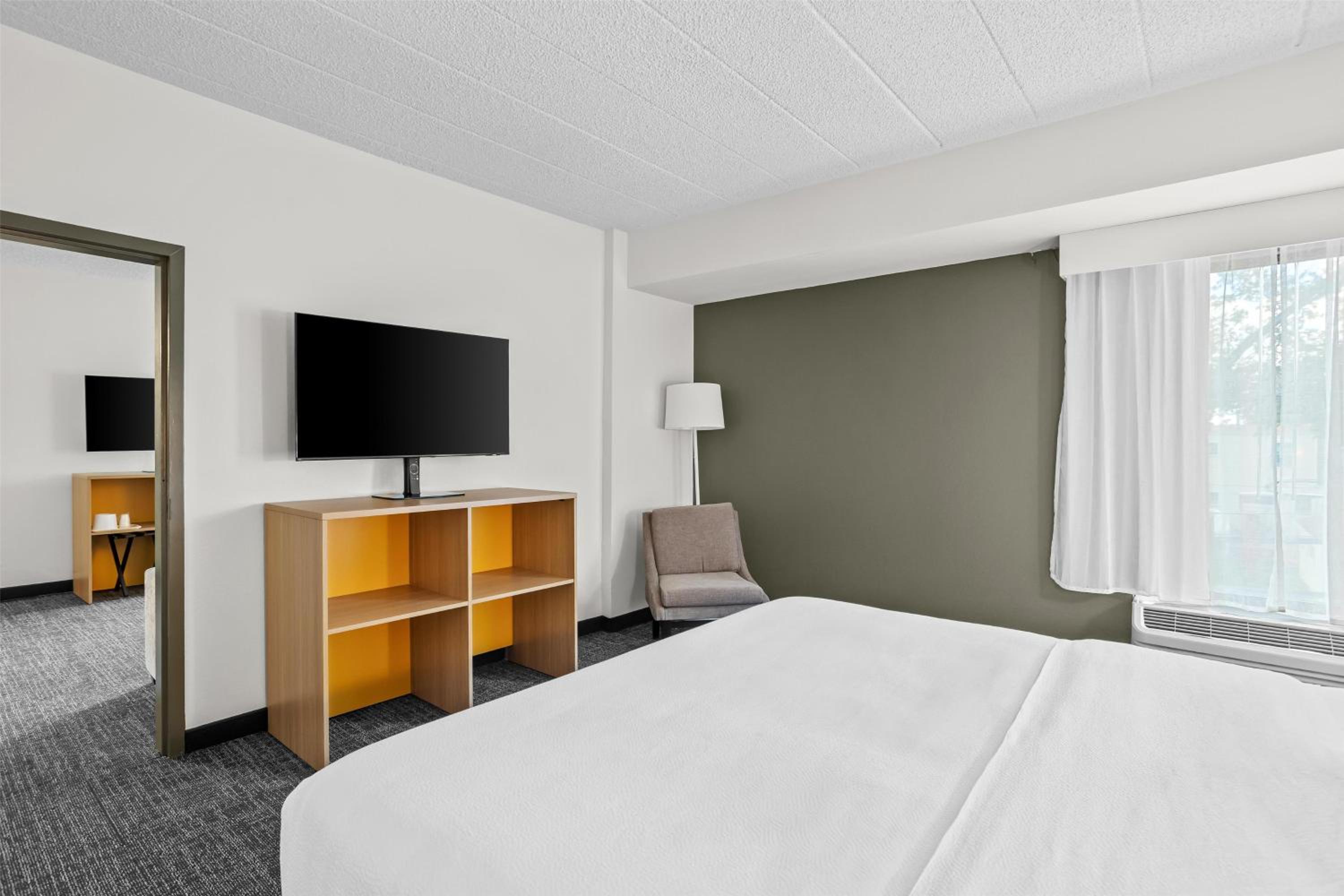 King Suite - Photo 2