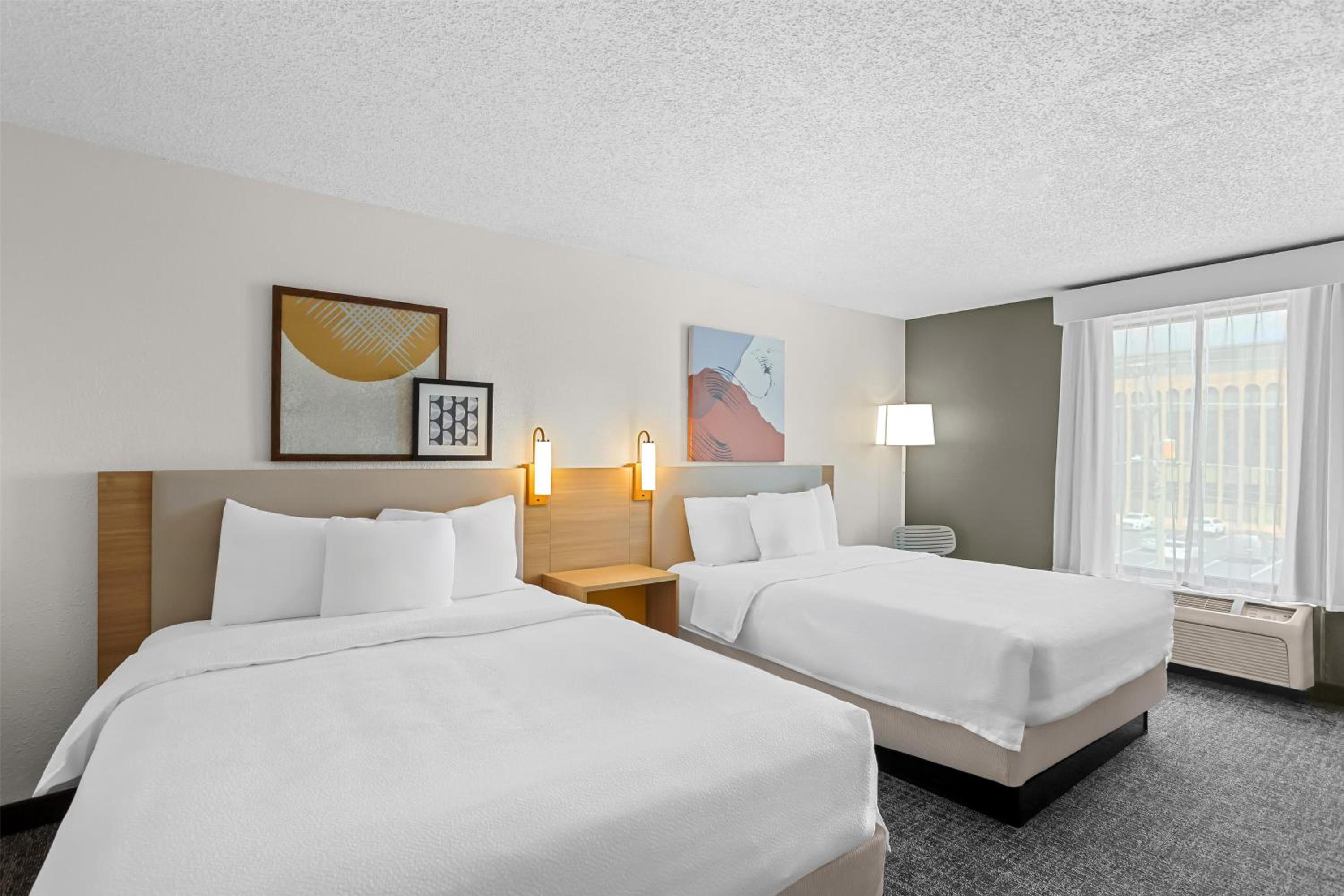 Queen Room with Two Queen Beds - Photo 3