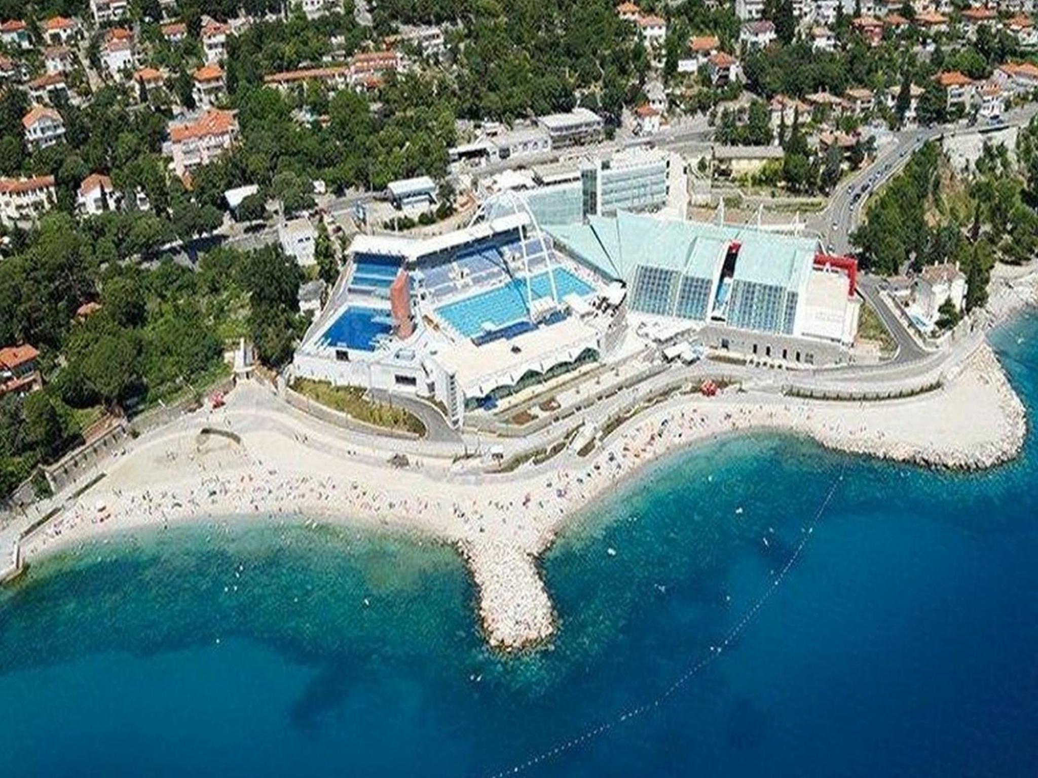Apartment with Sea View - Photo 8