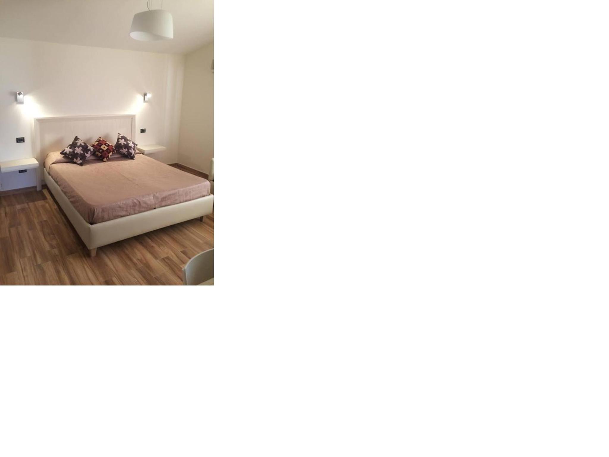 Budget Double Room - Photo 5