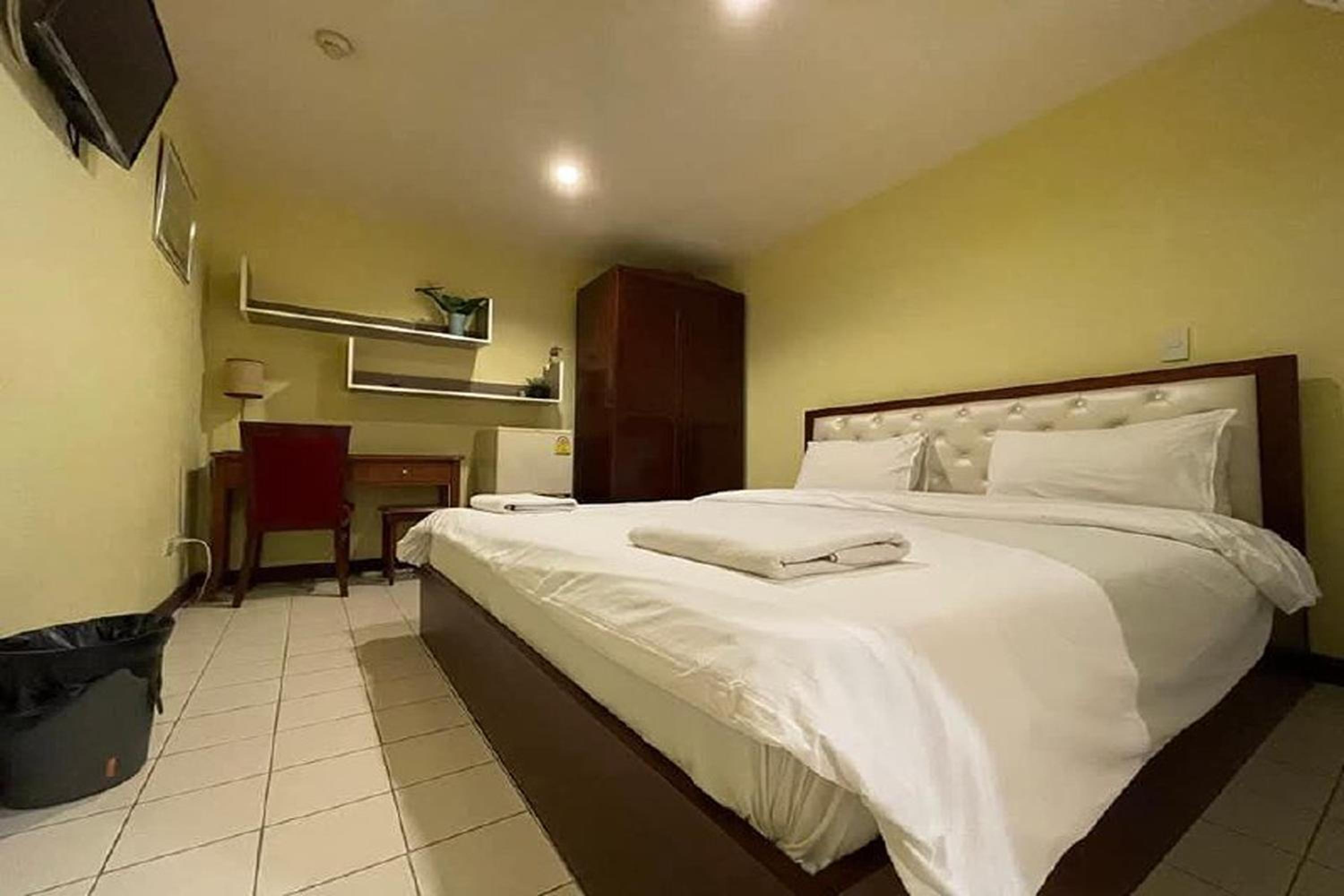 Budget Double Room photo 2