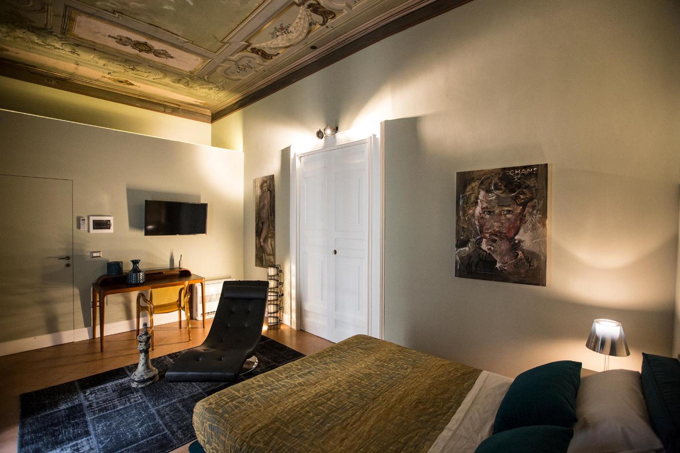 Deluxe Suite - Photo 6