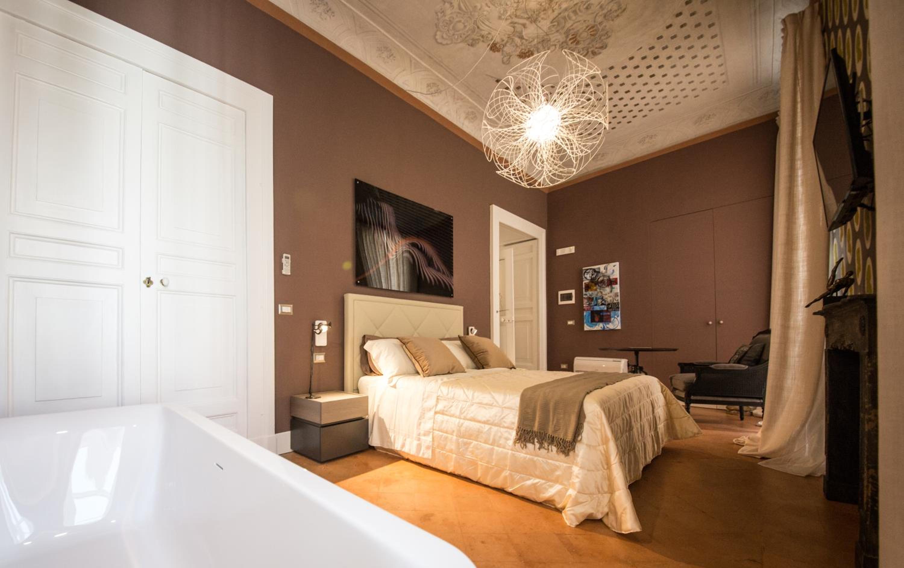 Deluxe Queen Suite