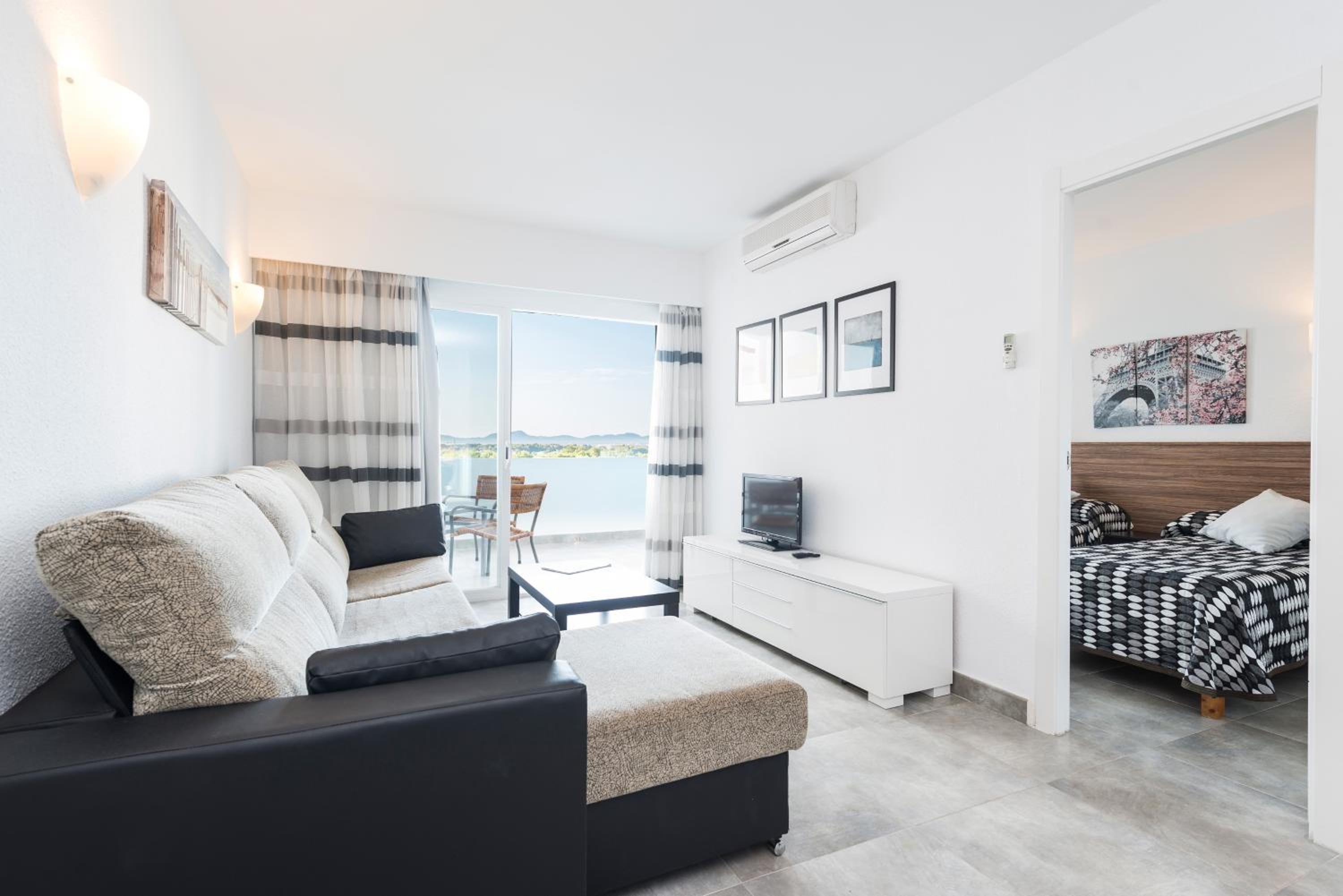 Apartamento de una habitación con vista a la piscina