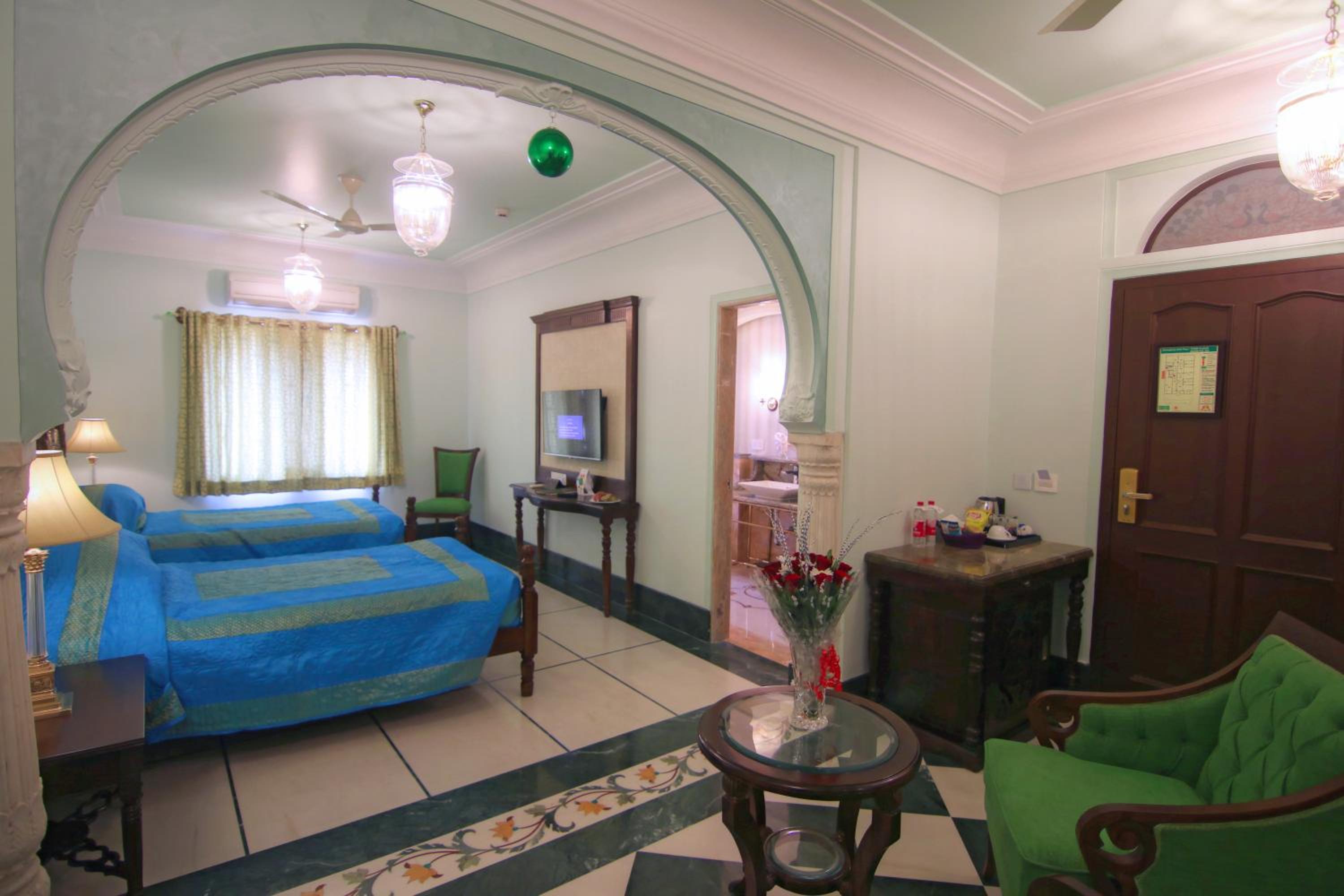 Suite: 20% off on session of Spa, 10% off on food & beverage services, 15 % off On Laundry