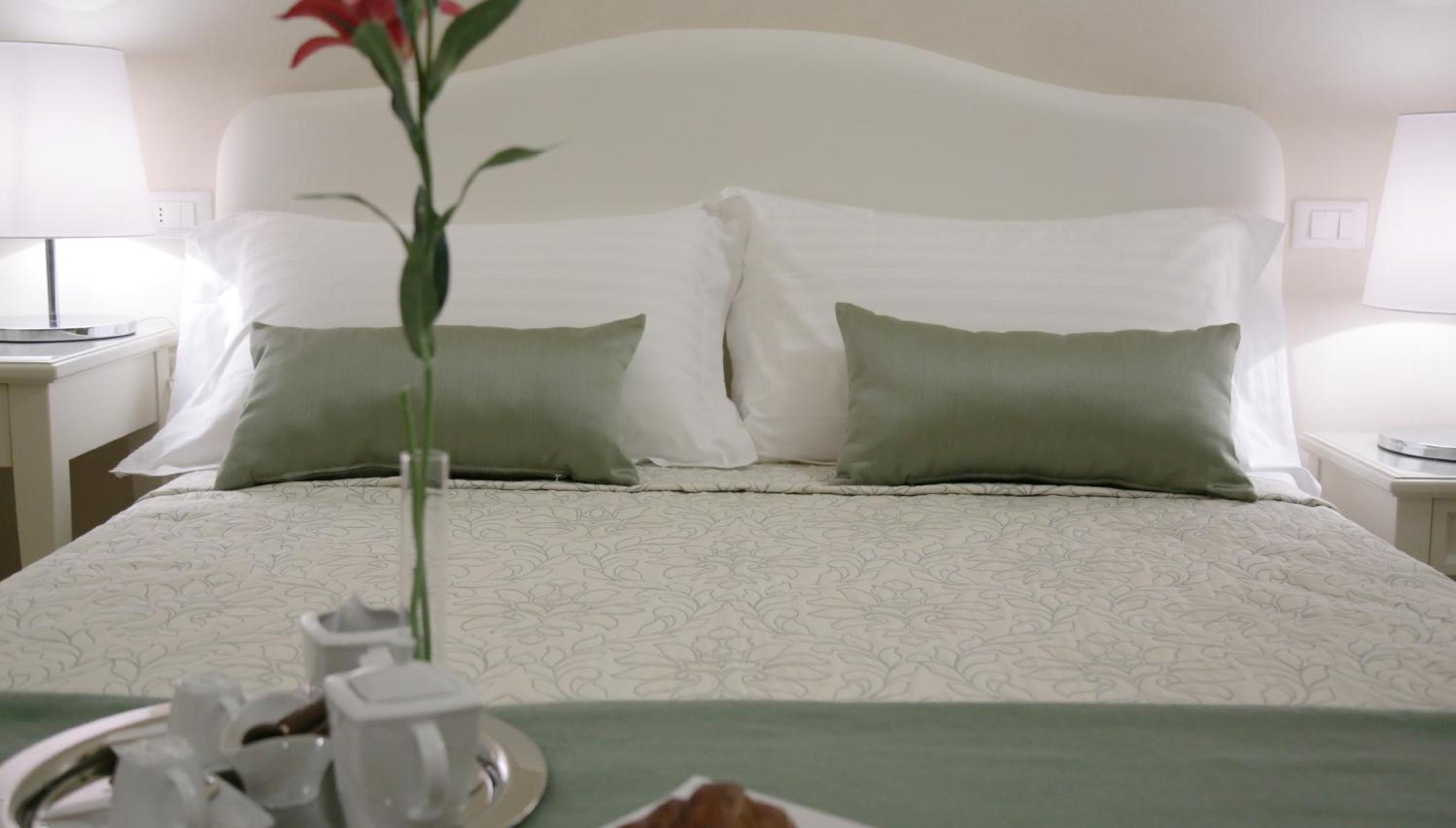 Superior Double Room thumbnail 6