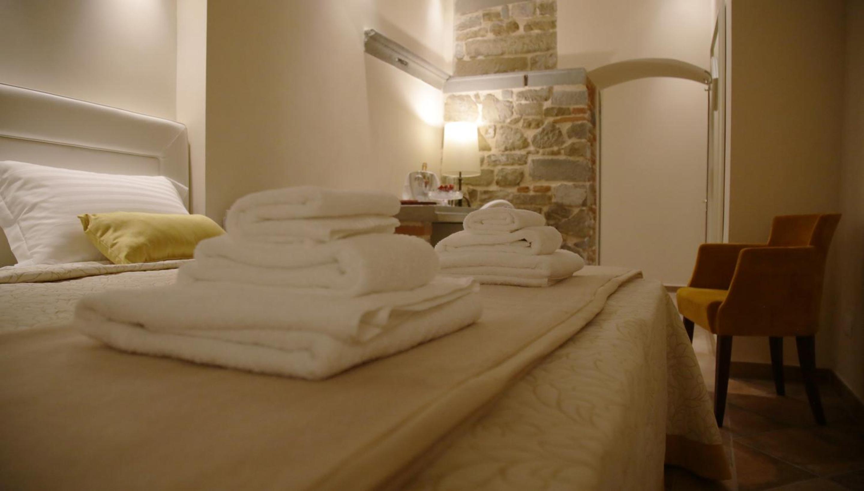 Superior Double Room with Turkish Bath thumbnail 5