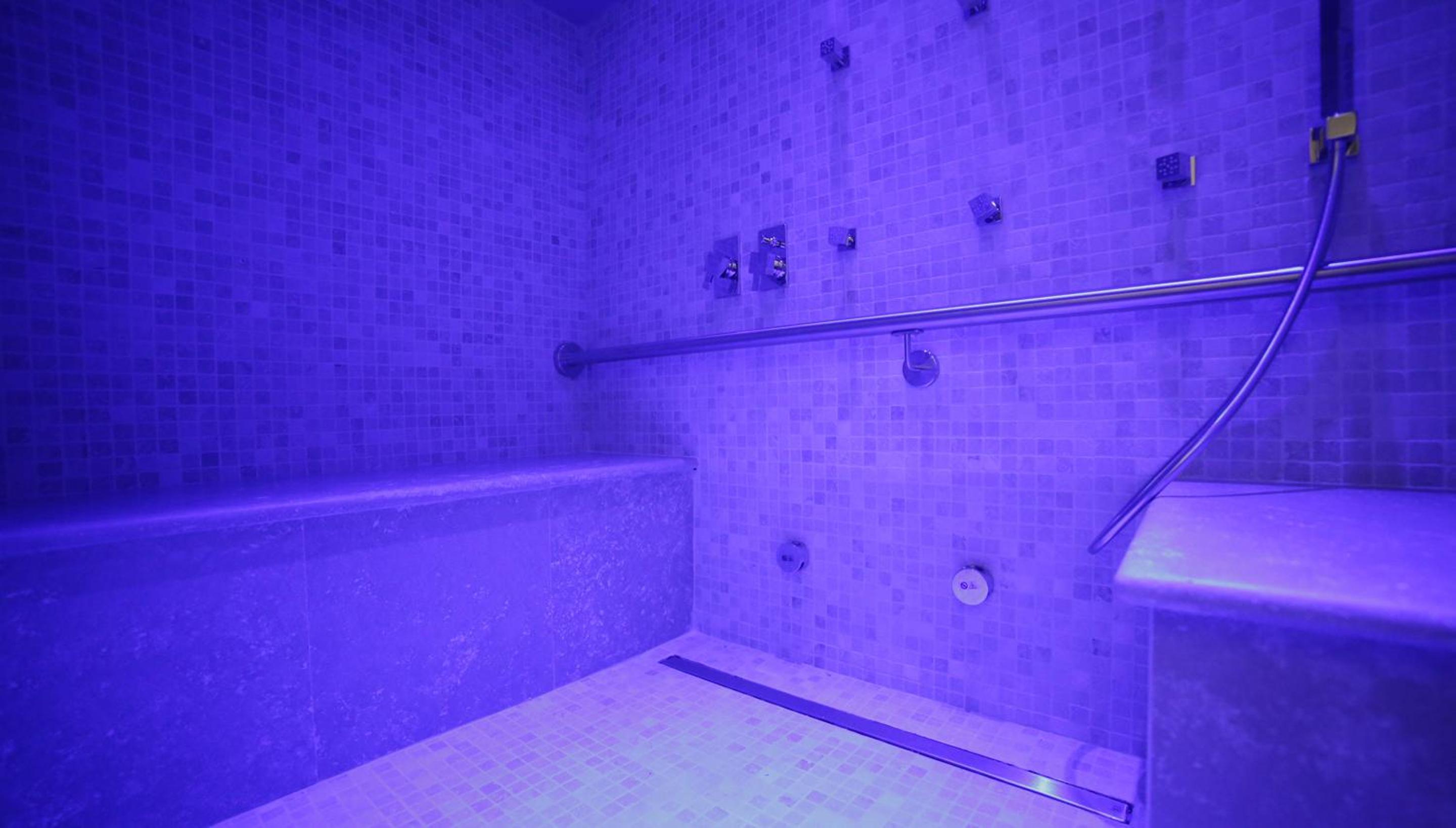 Superior Double Room with Turkish Bath thumbnail 6