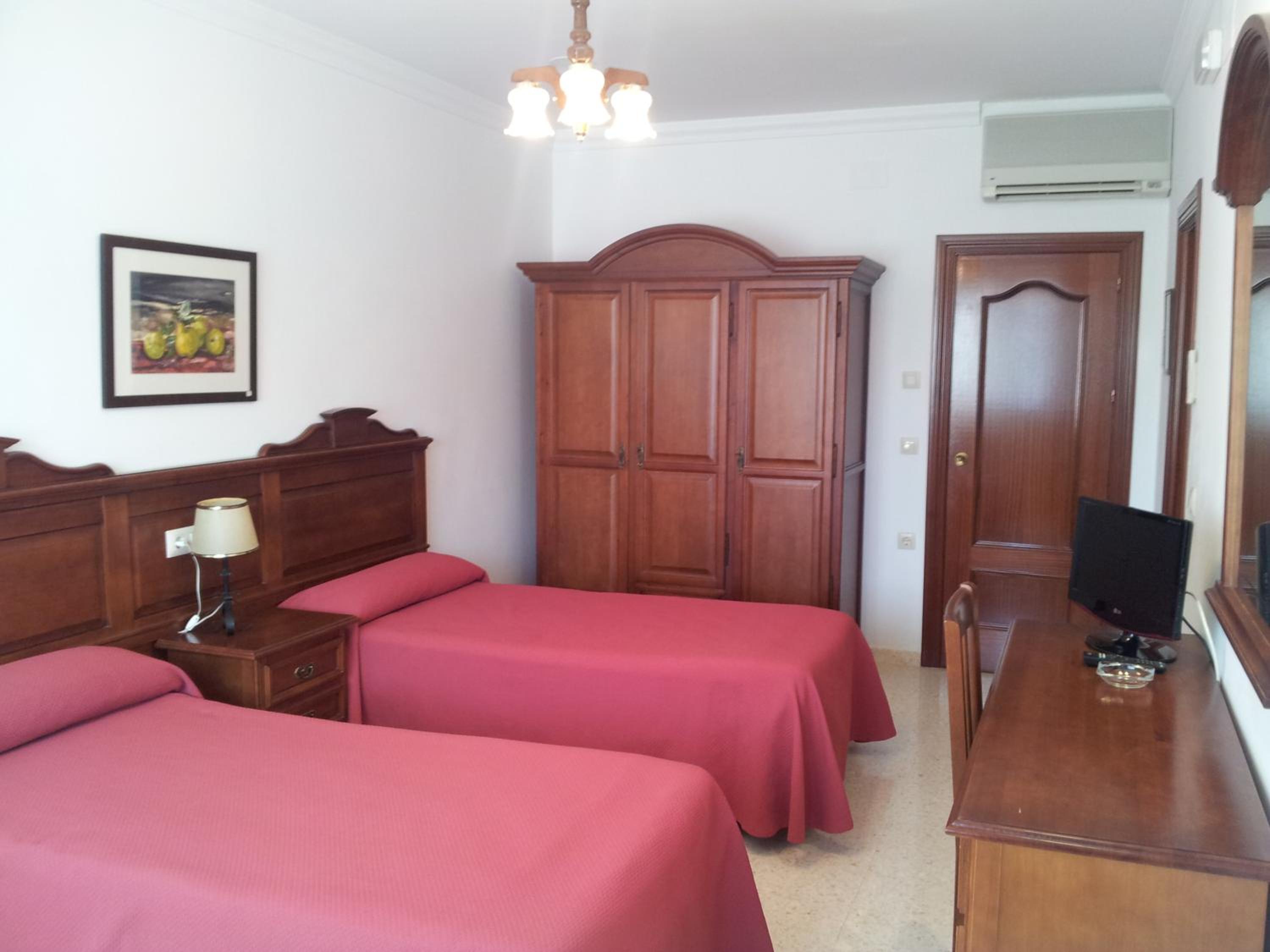 Double or Twin Room - Photo 4