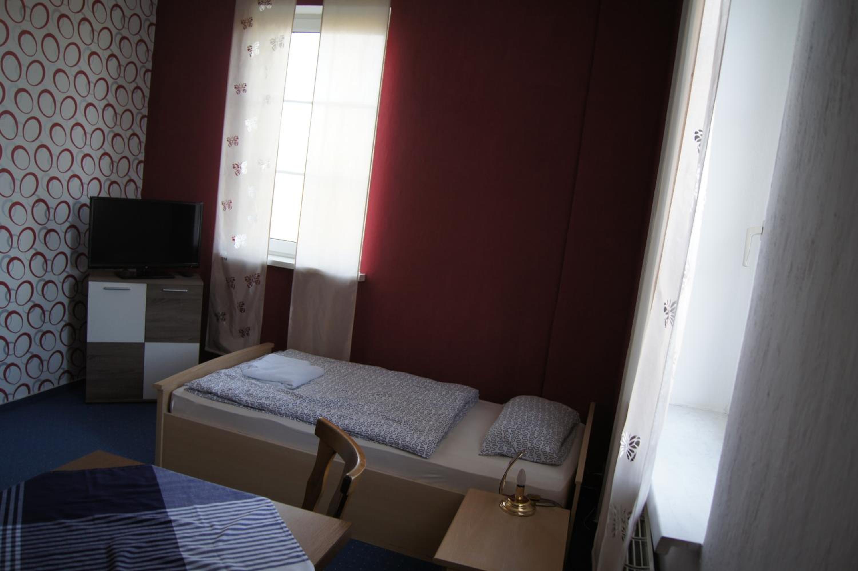 Standard Twin Room - Photo 3